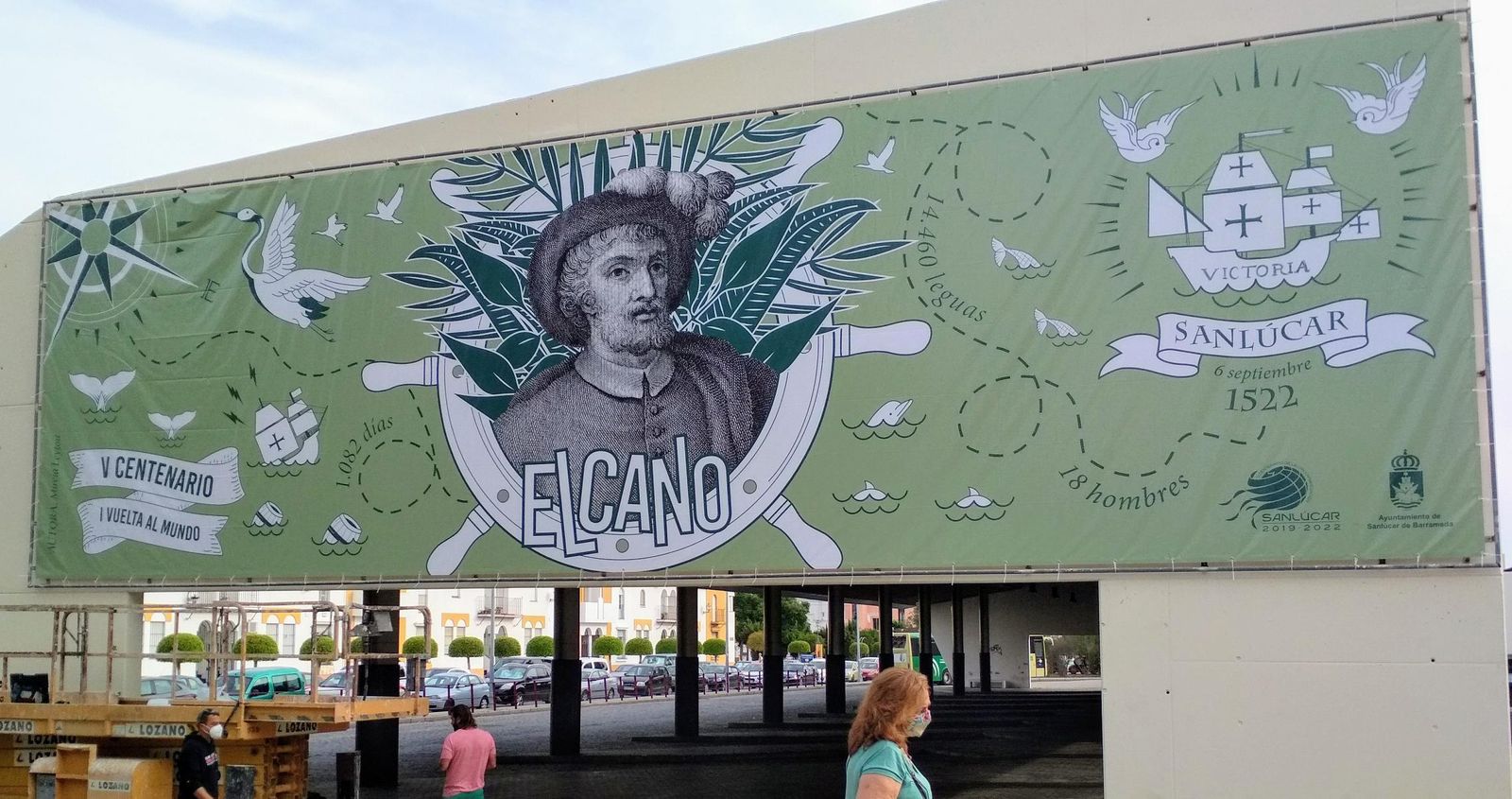 Uno de los murales conmemorativos del V Centenario de la Primera Vuelta al Mundo en la estación de autobuses de Sanlúcar.