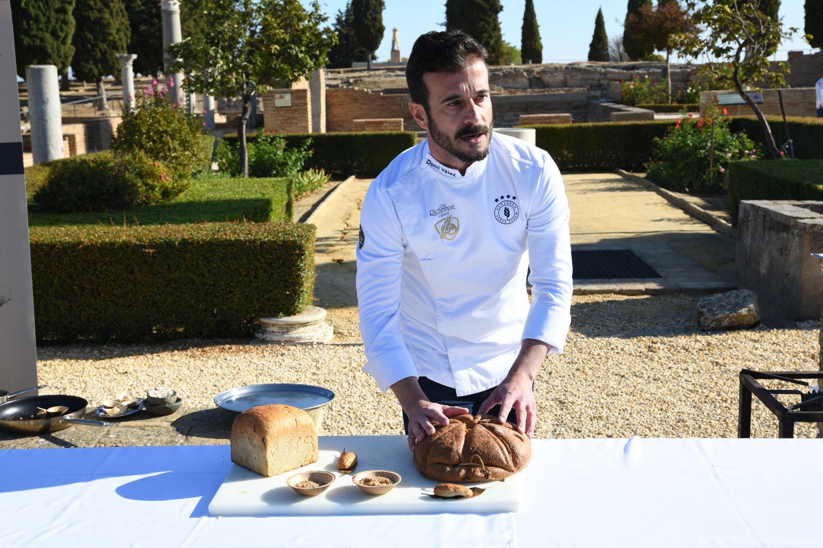 El lebrjano Domi Vélez, del Horno de Vélez, en una 'master class' en Itálica.