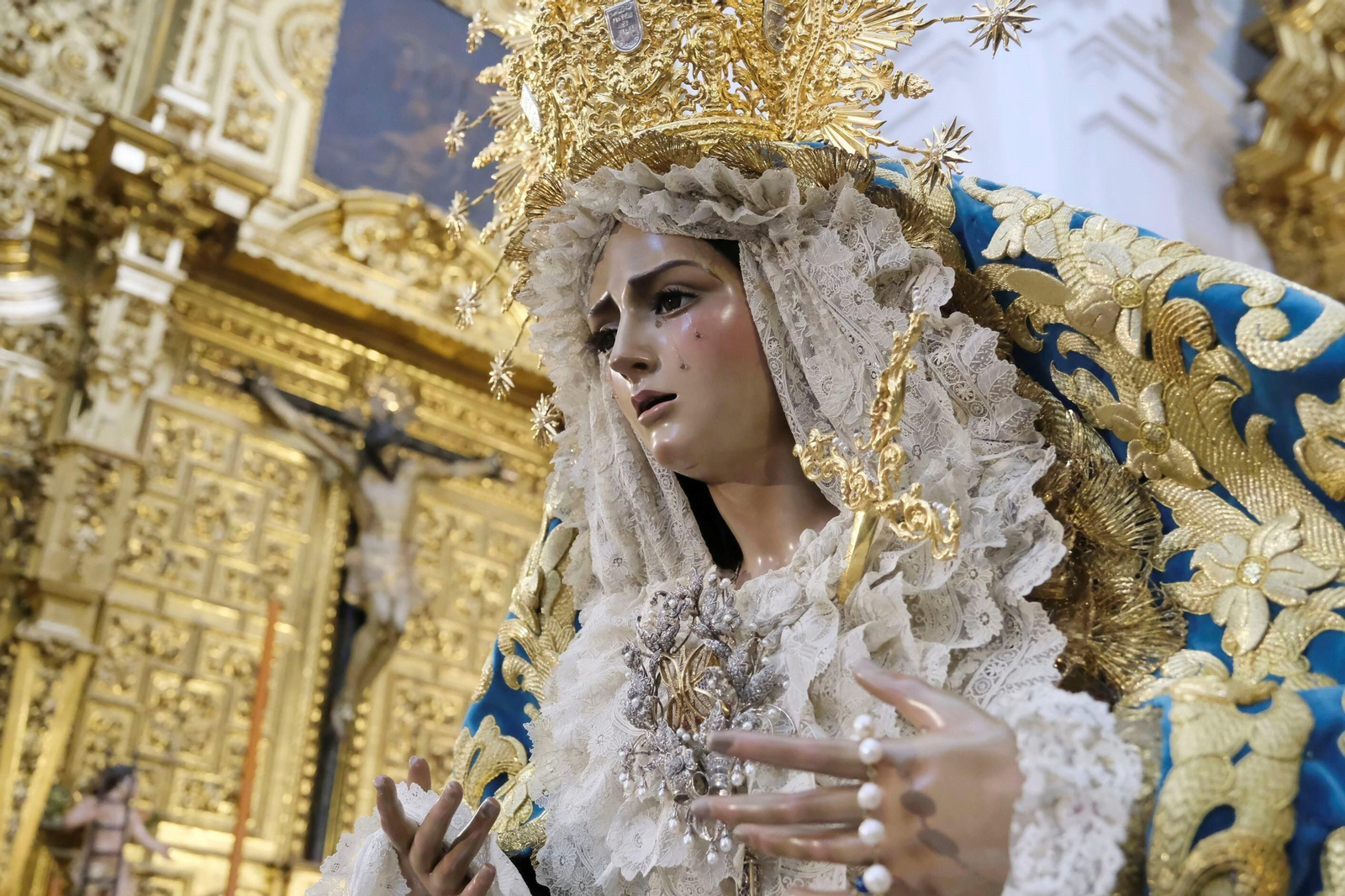 El nuevo manto de la Virgen de la Trinidad de Córdoba, en imágenes