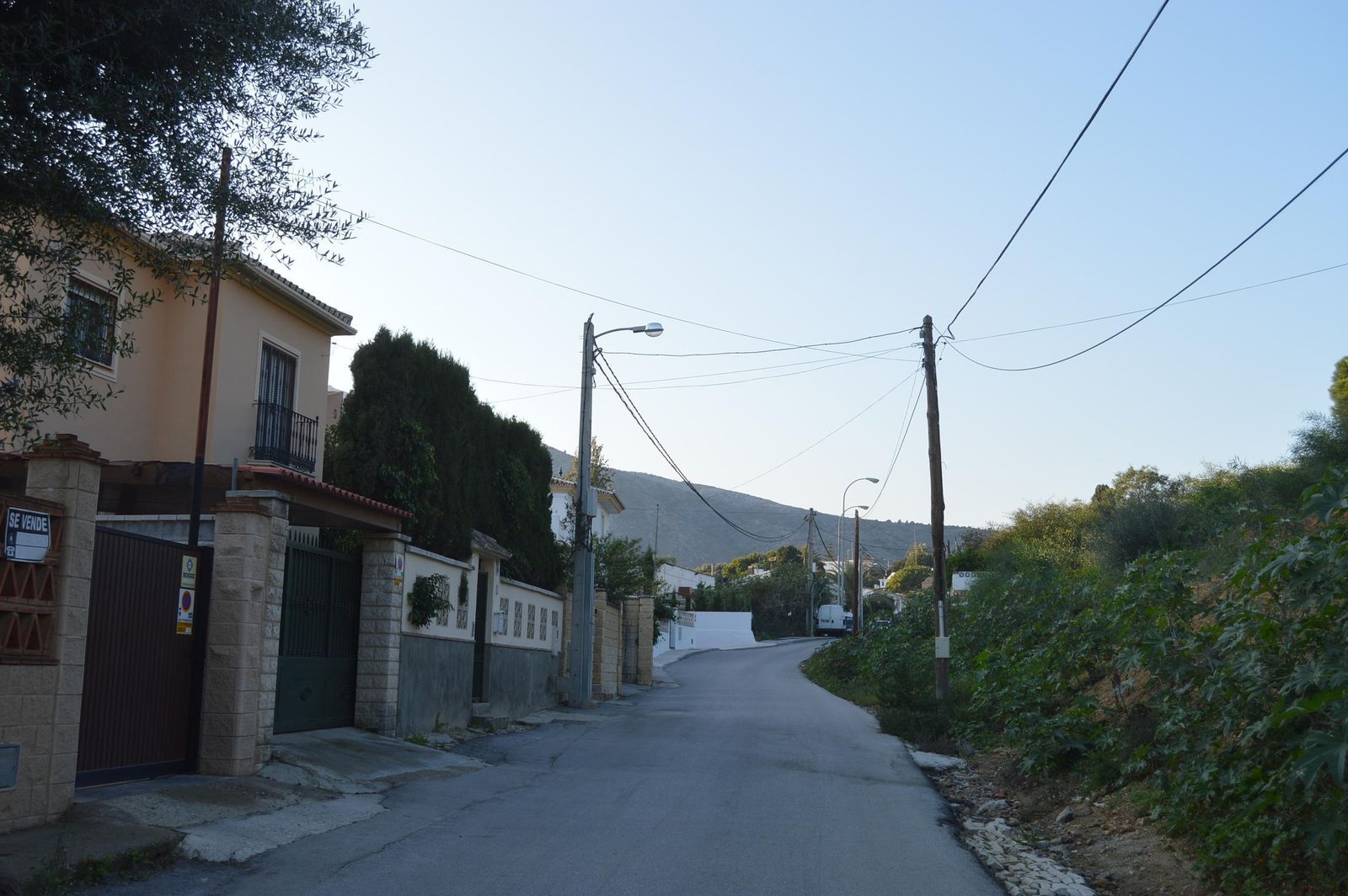 Una de las calles de la Cañada de los Cardos.