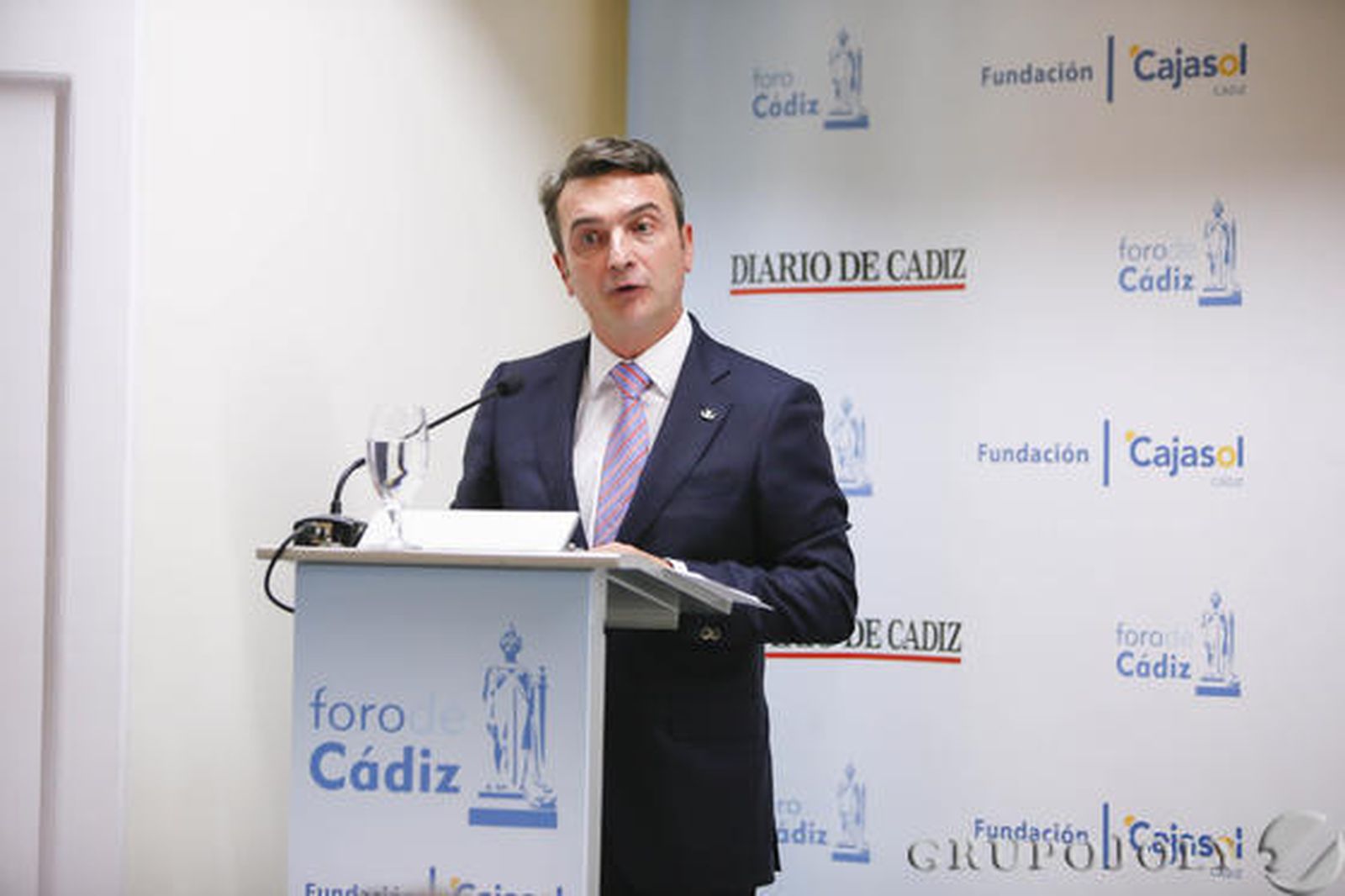 El rector de la UCA, durante su intervención en el Foro de Cádiz./Julio González