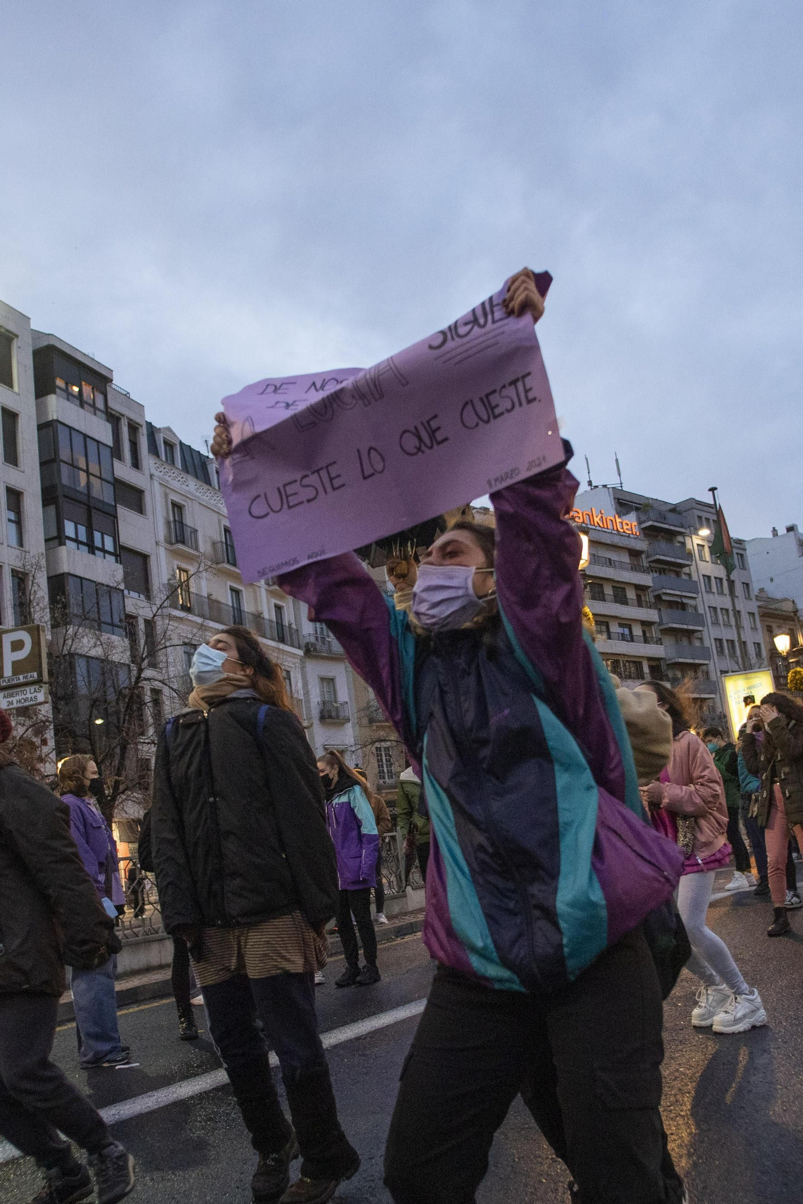 Las mejores imágenes de la manifestación feminista del 8M en Granada este 2021