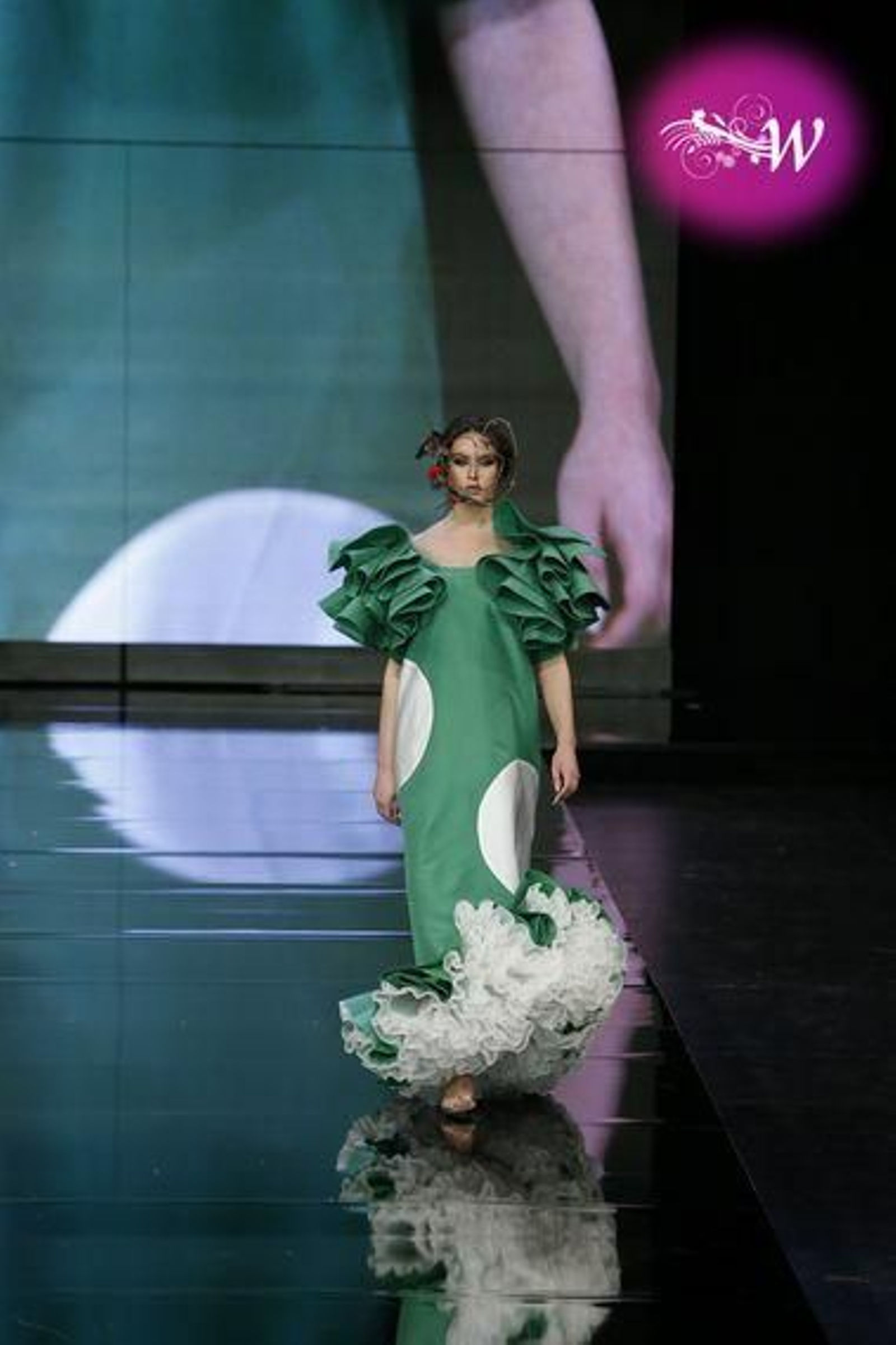 Así ha sido el desfile de Gil Ortiz en SIMOF 2020, todas las fotos de su colección de flamenca