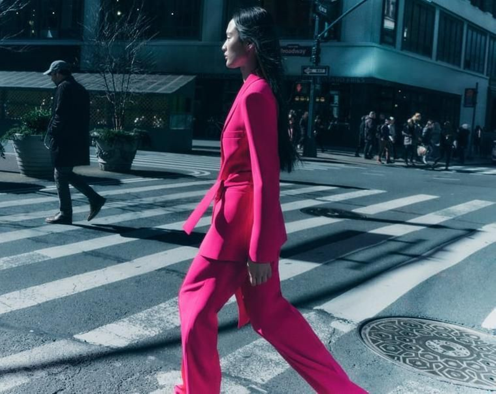 Los trajes de chaqueta de Zara más ideales para un look de madre de Comunión.