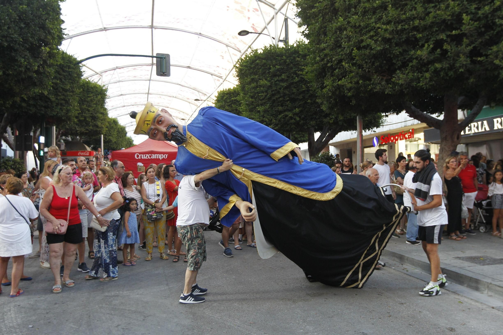 Fotogalería gigantes y cabezudos. Feria de Almería 2019