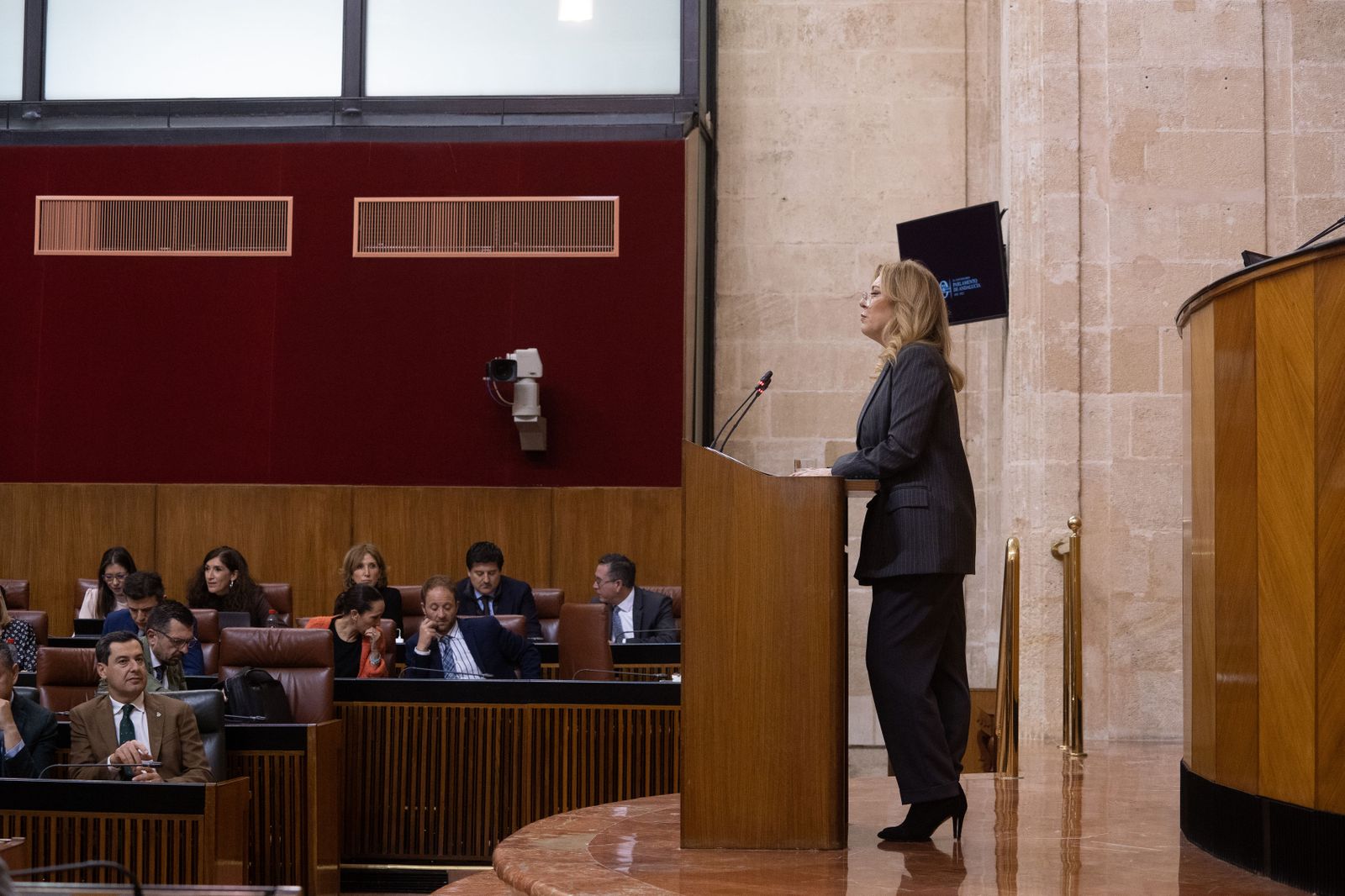La consejera de Hacienda, Carolina España, en su defensa de los Presupuestos en la tribuna del Parlamento andaluz.