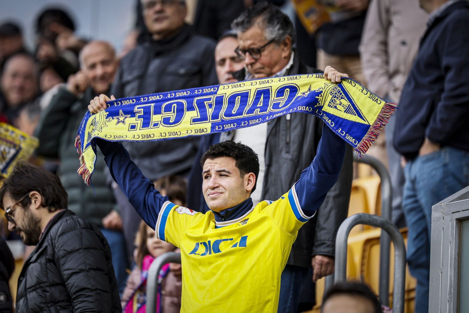 Búscate entre las imágenes del partido de fútbol Cádiz CF - UD Almería