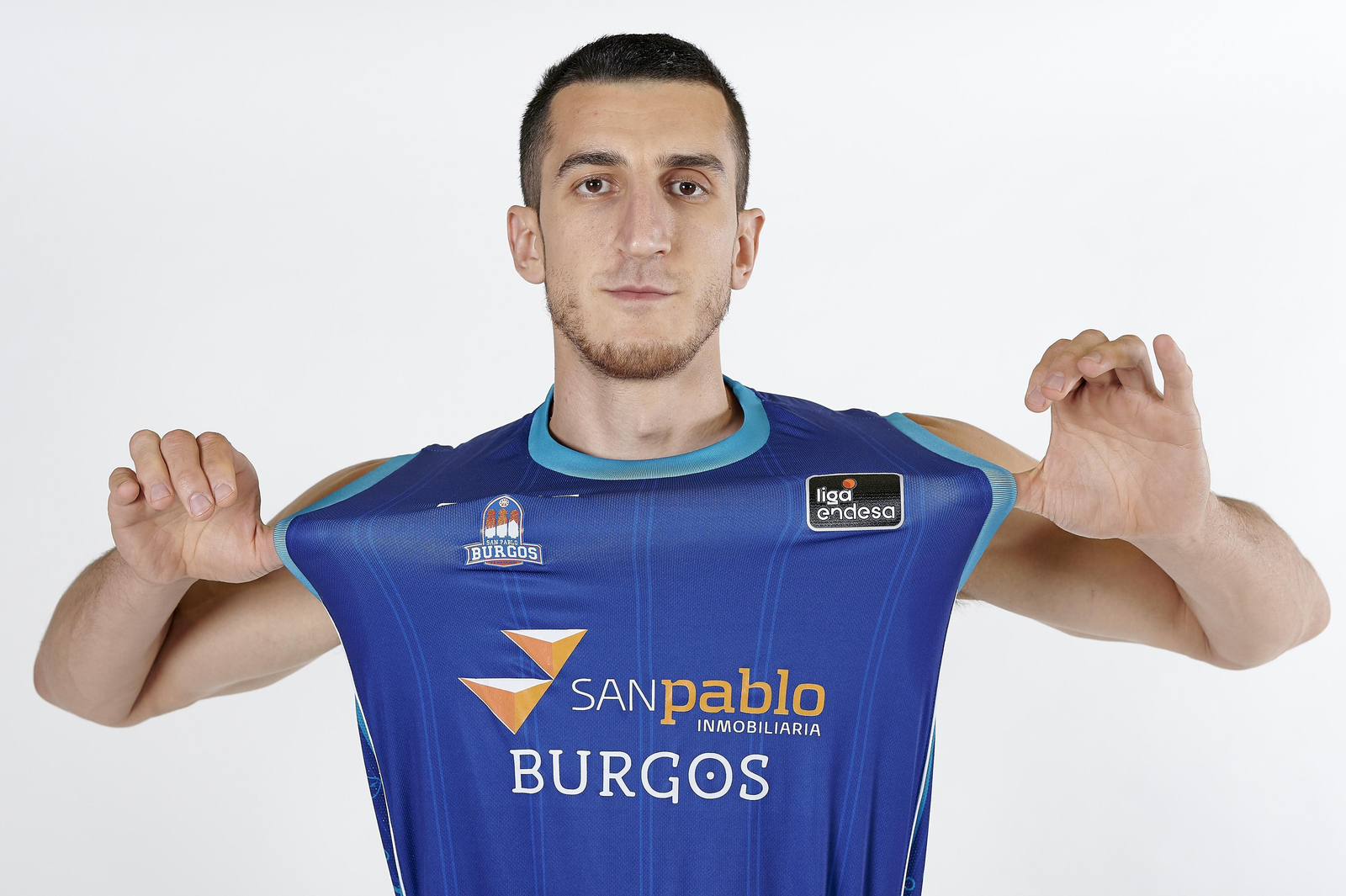 Dejan Kravic, con la camiseta del Burgos.