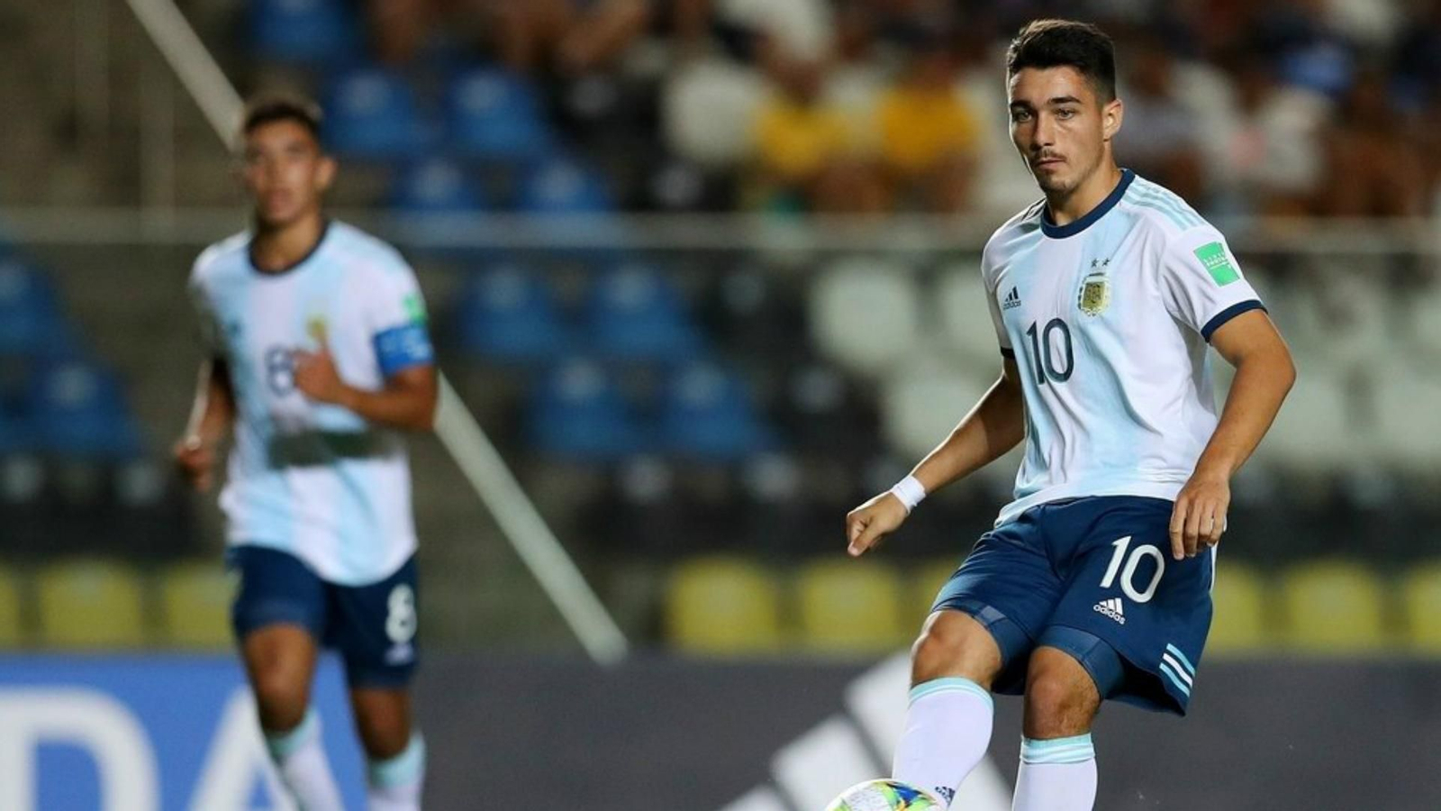 En Argentina comparan a Palacios con Riquelme