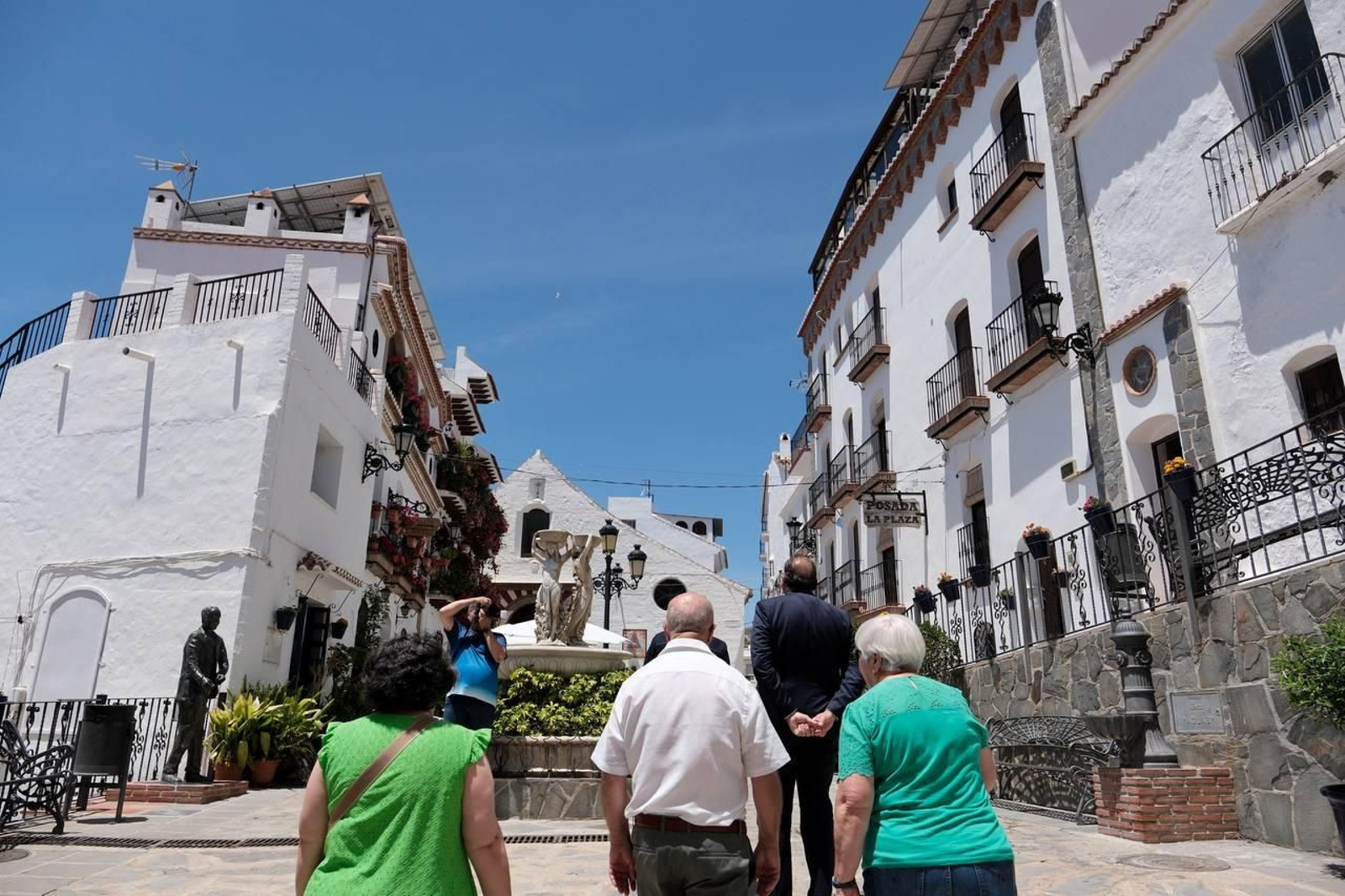 Una plaza de Canillas de Albaida (Málaga).