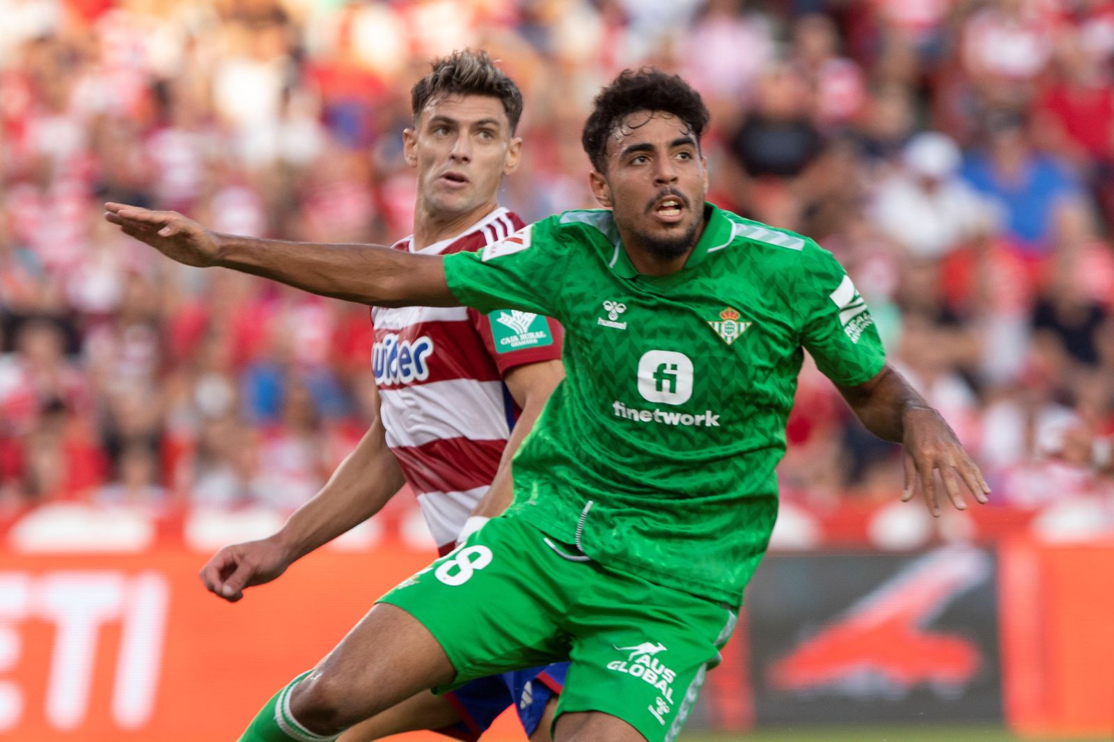 Una acción del partido jugado por el Granada ante el Betis