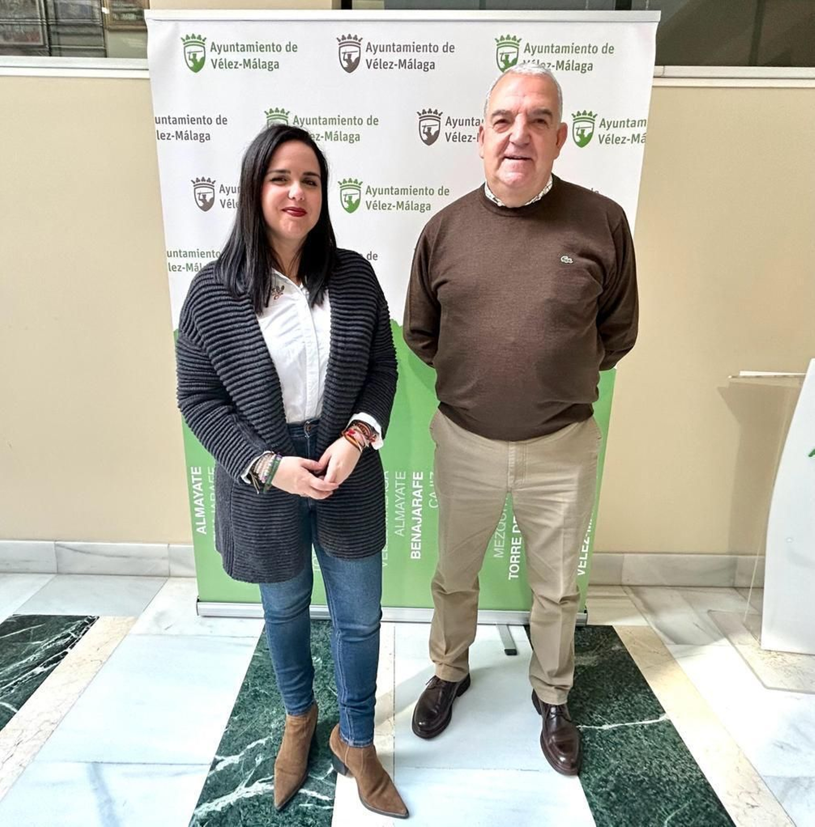 La concejala de Tradiciones Populares, Lourdes Piña y José Luis Ramos, de la Cofradía del Rico y la Piedad