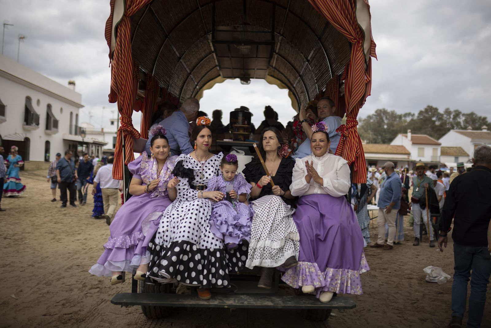 El Rocío 2023: Imágenes de ambiente en la aldea durante la presentación de las Hermandades