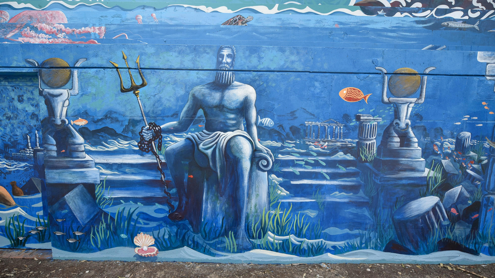 El mural de Jorge Caballero en el Parque Princesa Sofía de La Línea, en imágenes