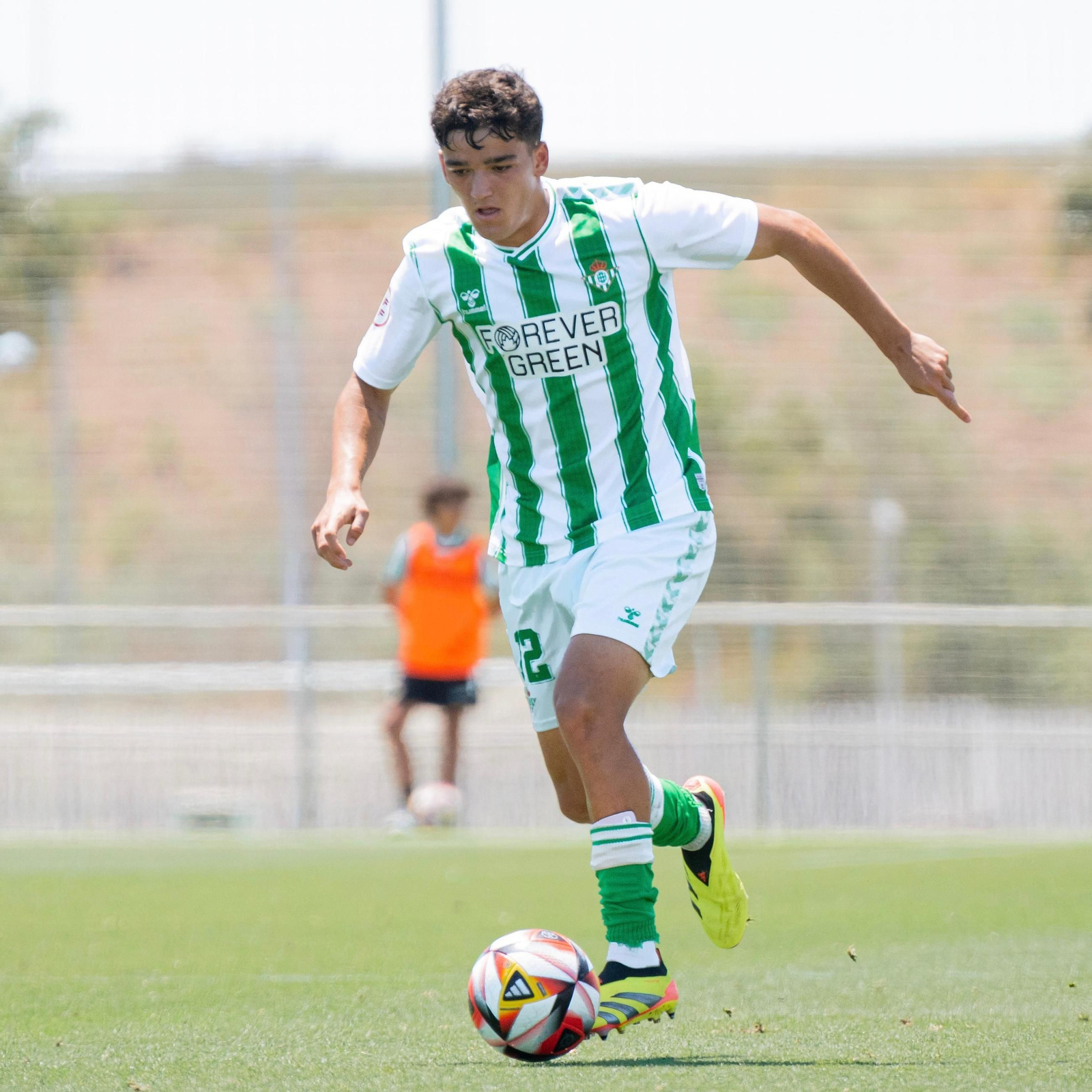 Agustín Moreno en un partido en juveniles con el Betis