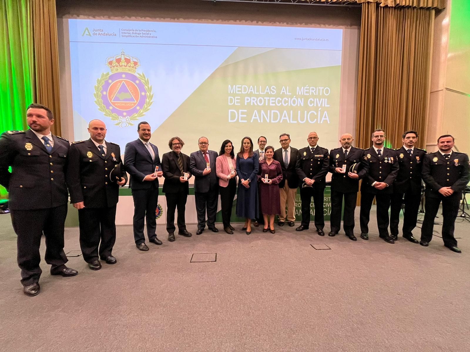 Once historias de sacrificio y superación en Almería reciben medallas al Mérito de Protección Civil