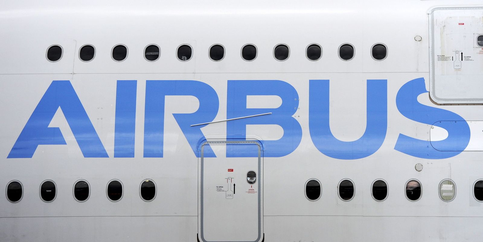 Avión con el logo de Airbus