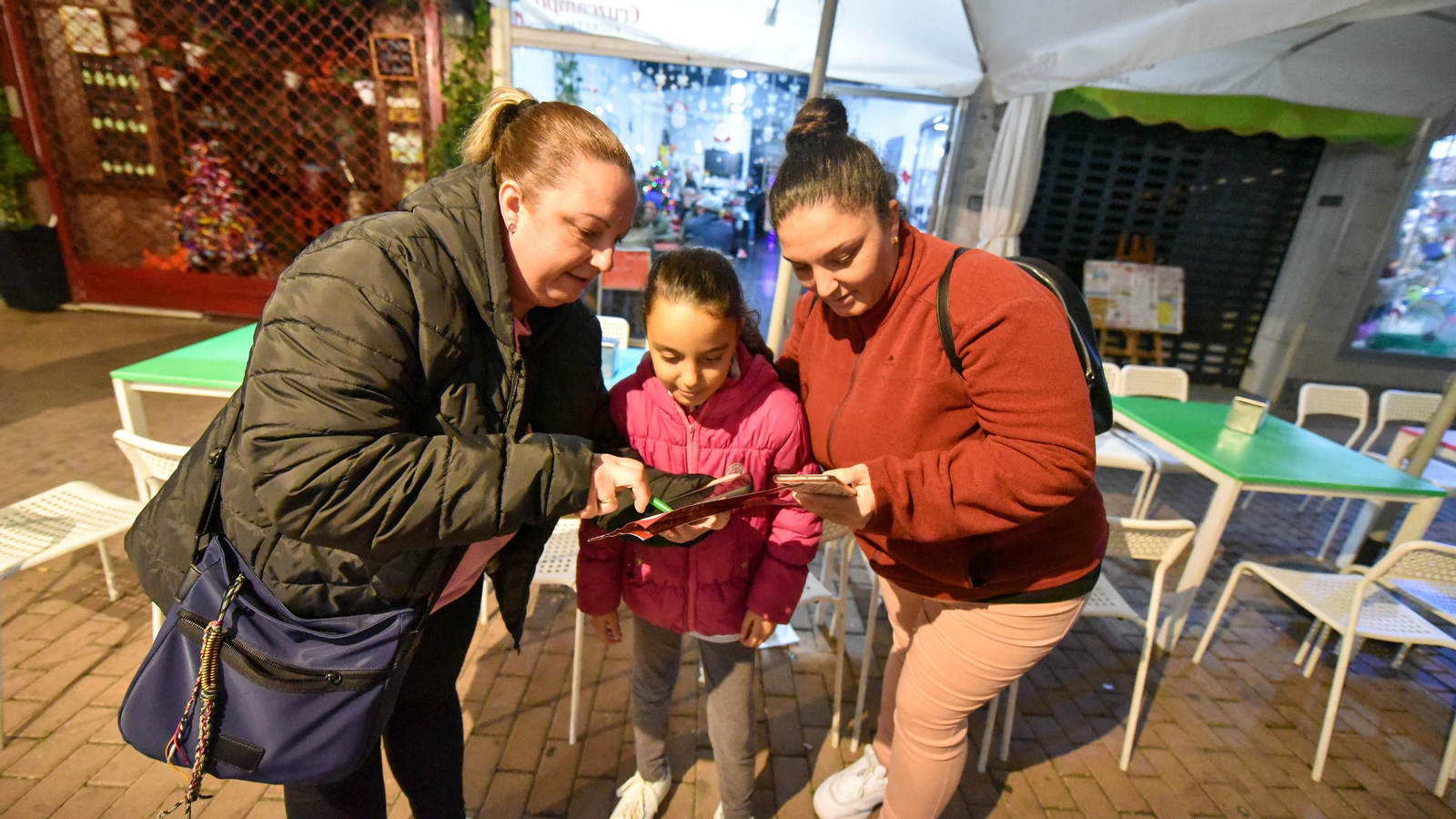 La yincana solidaria 'A por el gordo' en La Línea, en imágenes