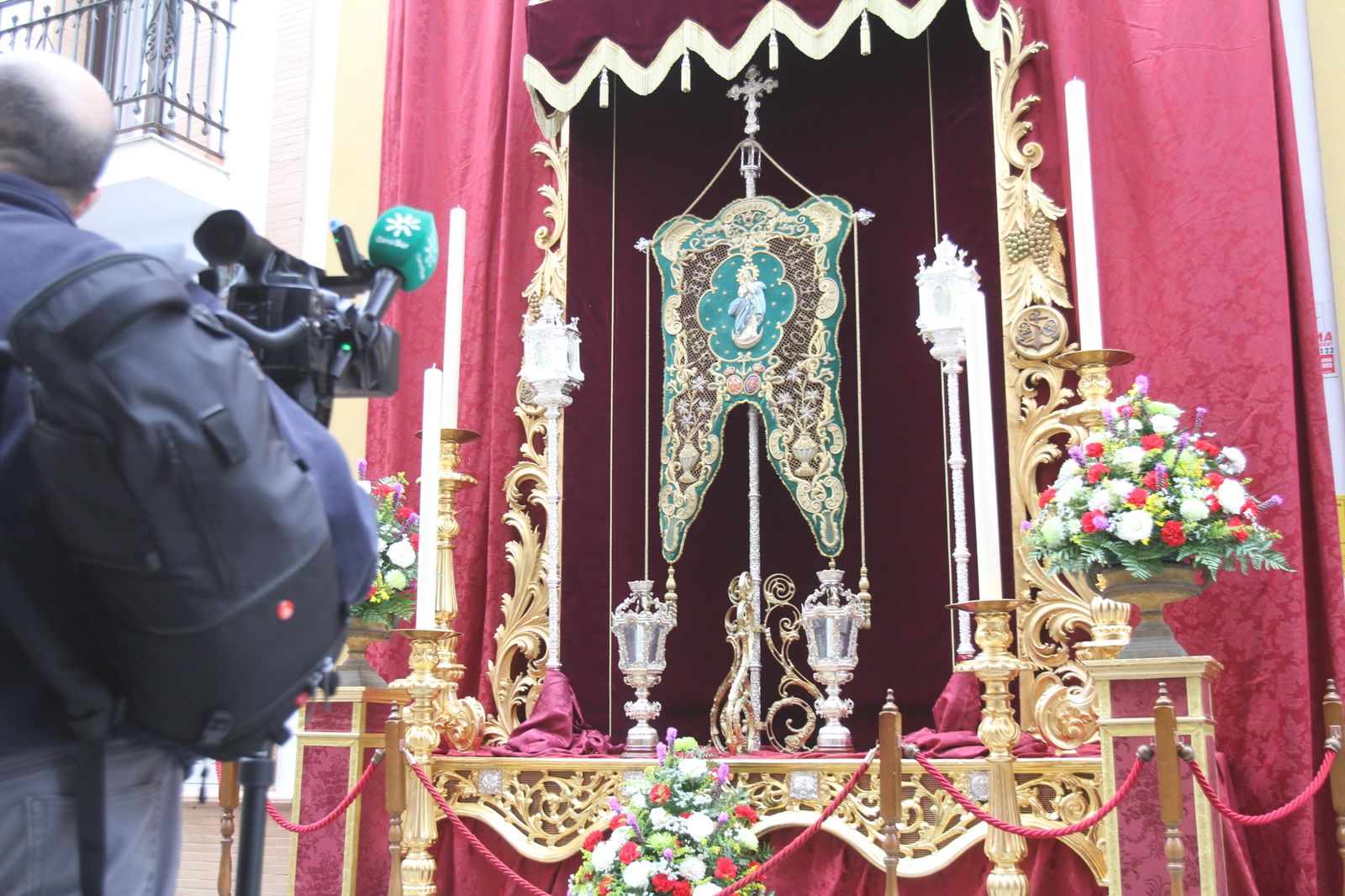 El centro se llena de altares para acoger la Magna  Rociera
