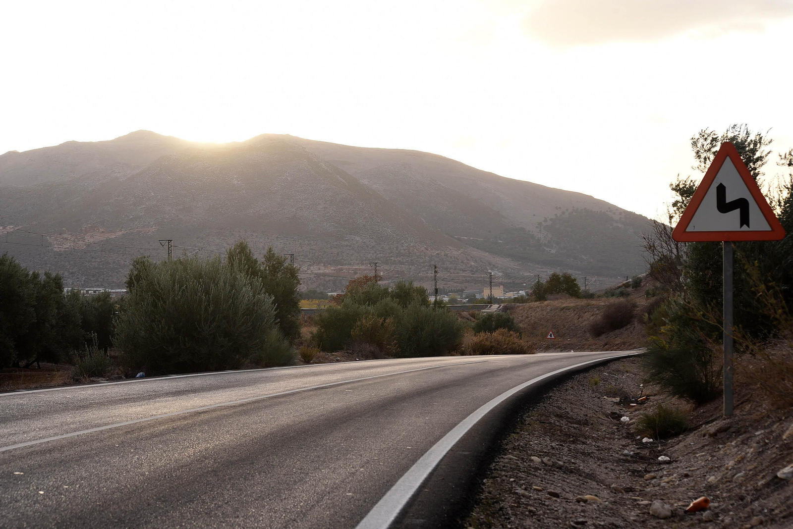 La Diputación de Granada destina 2 millones de euros para caminos vecinales que conectan poblaciones de la provincia.