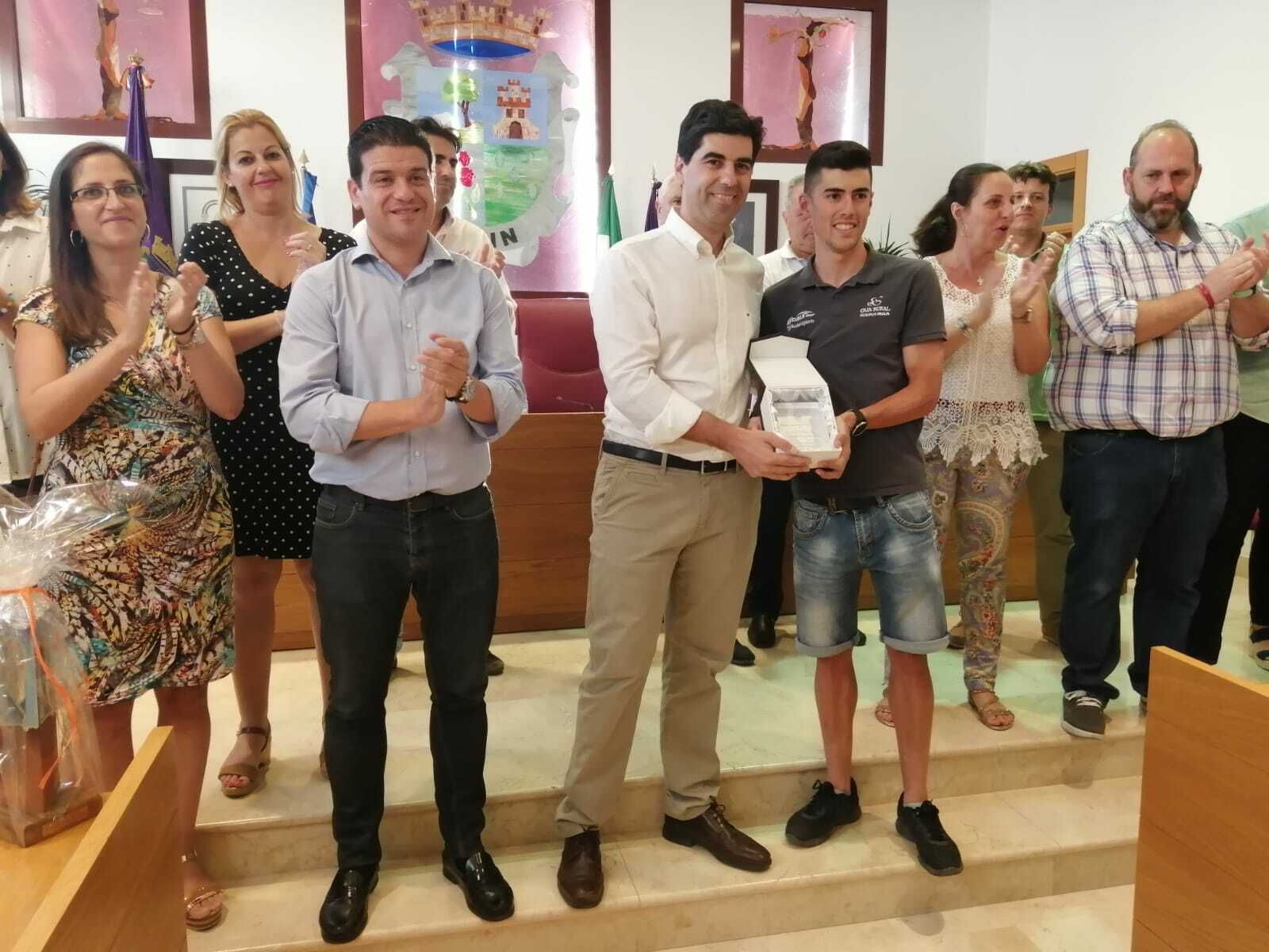 Recepción en Coín a Carmelo Urbano tras su título nacional sub 23