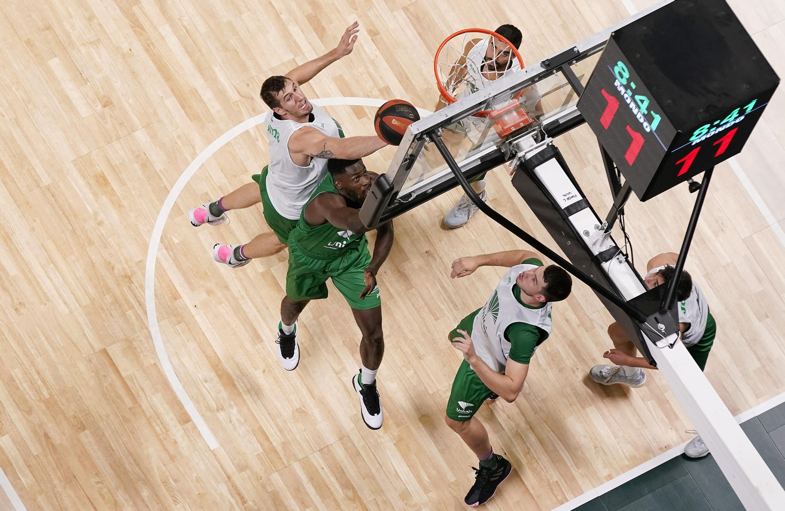 Fotos: El entrenamiento del Unicaja, ya con Michael Eric
