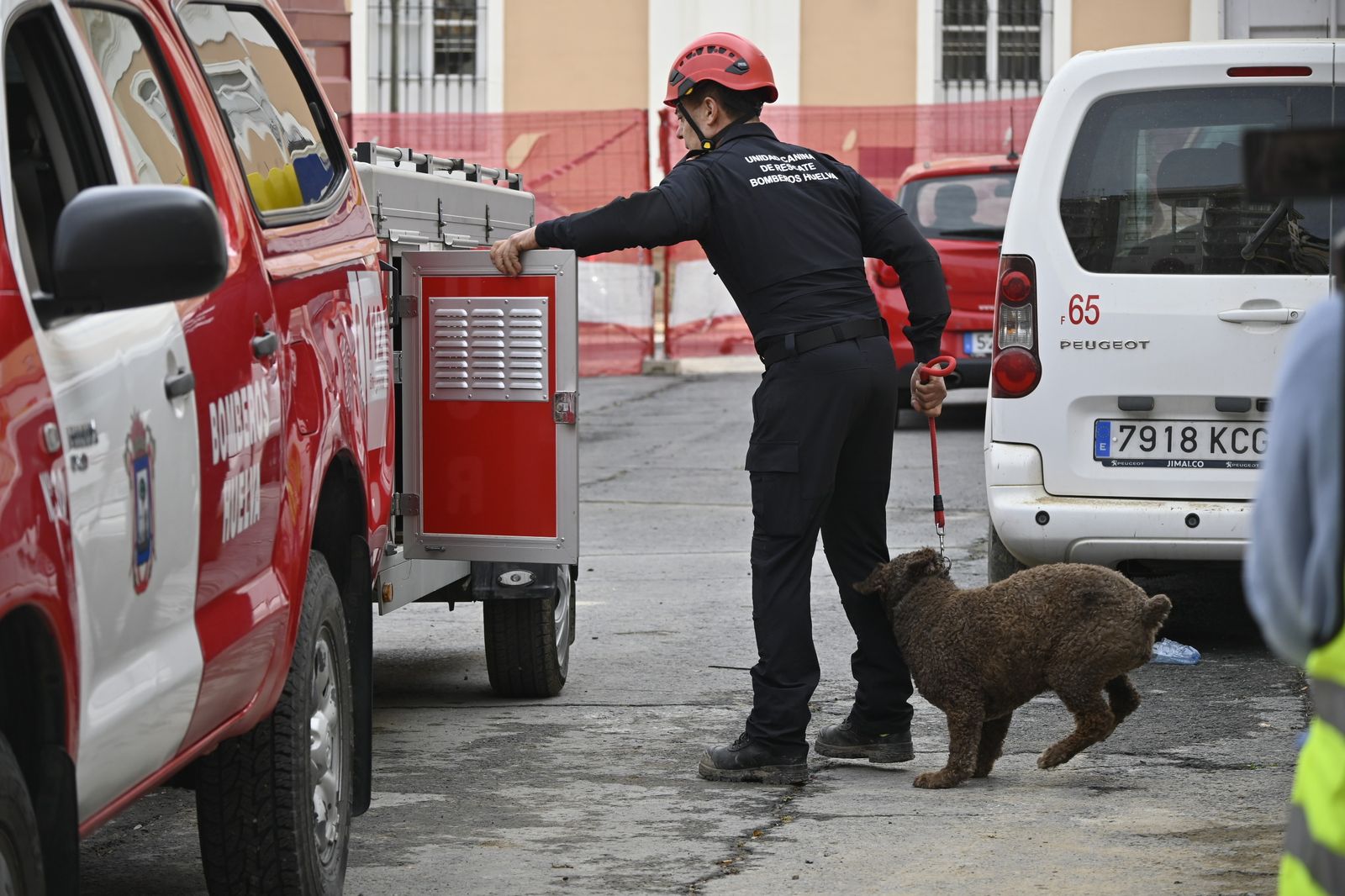 Simulacro de rescate de la Unidad Canina, en la Plaza de la Merced