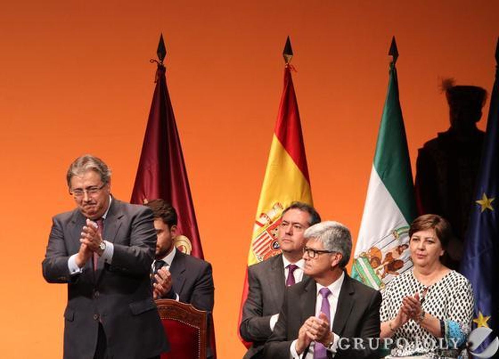 Zoido, ovacionado tras sus palabras.

Foto: B. Vargas