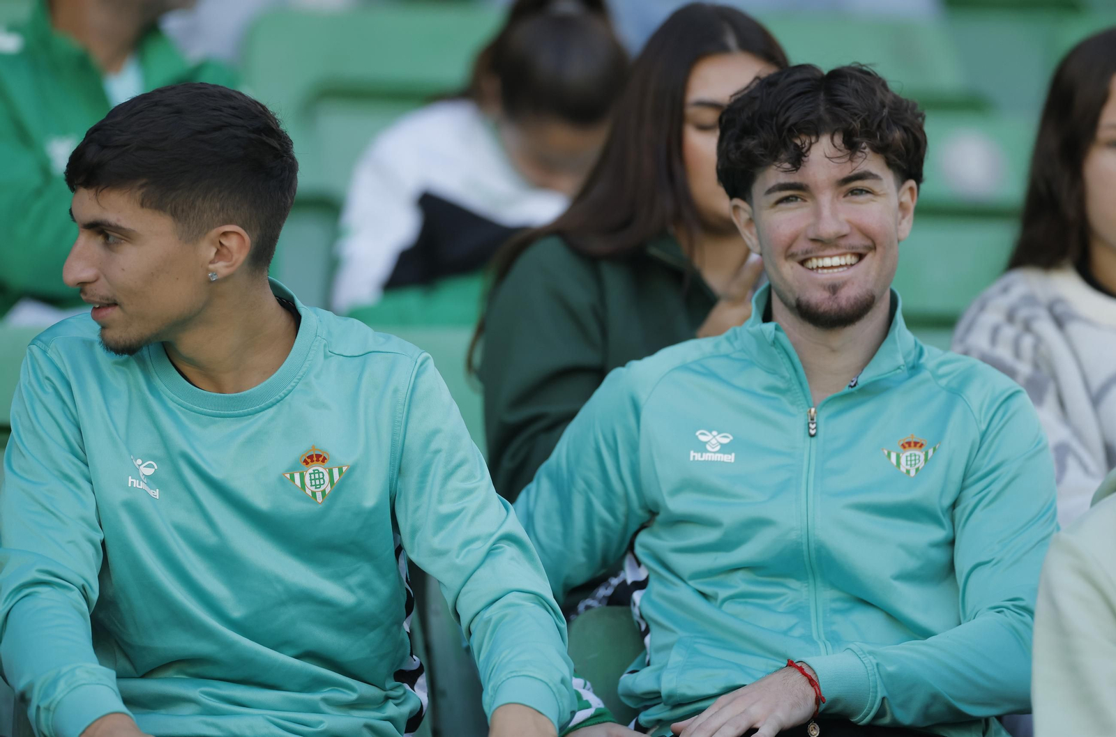 Búscate en las fotos del Betis - Barcelona