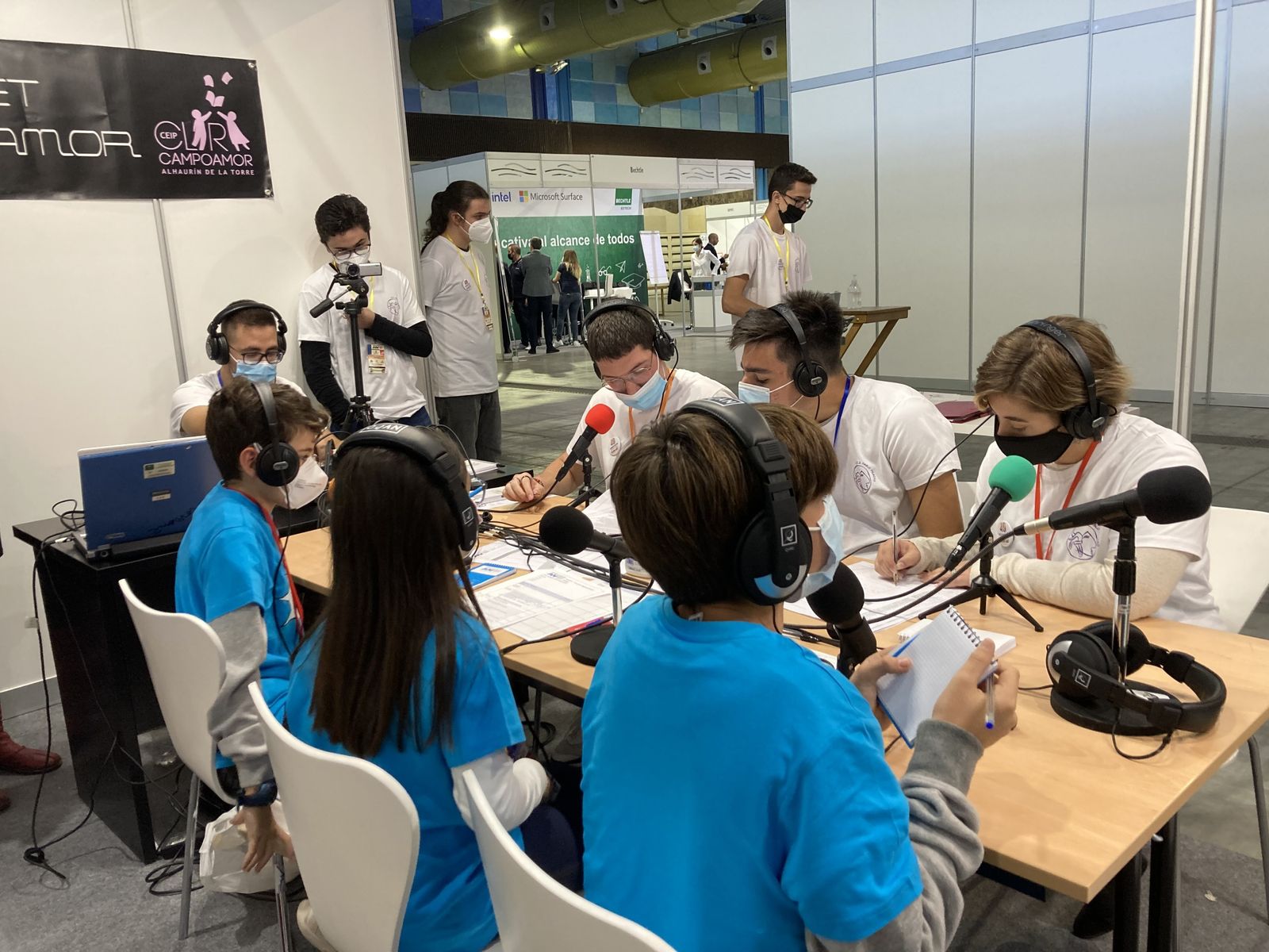 Alumnado de IES Pablo Picasso y  de CEIP Clara Campoamor en el congreso  de innovación educativa