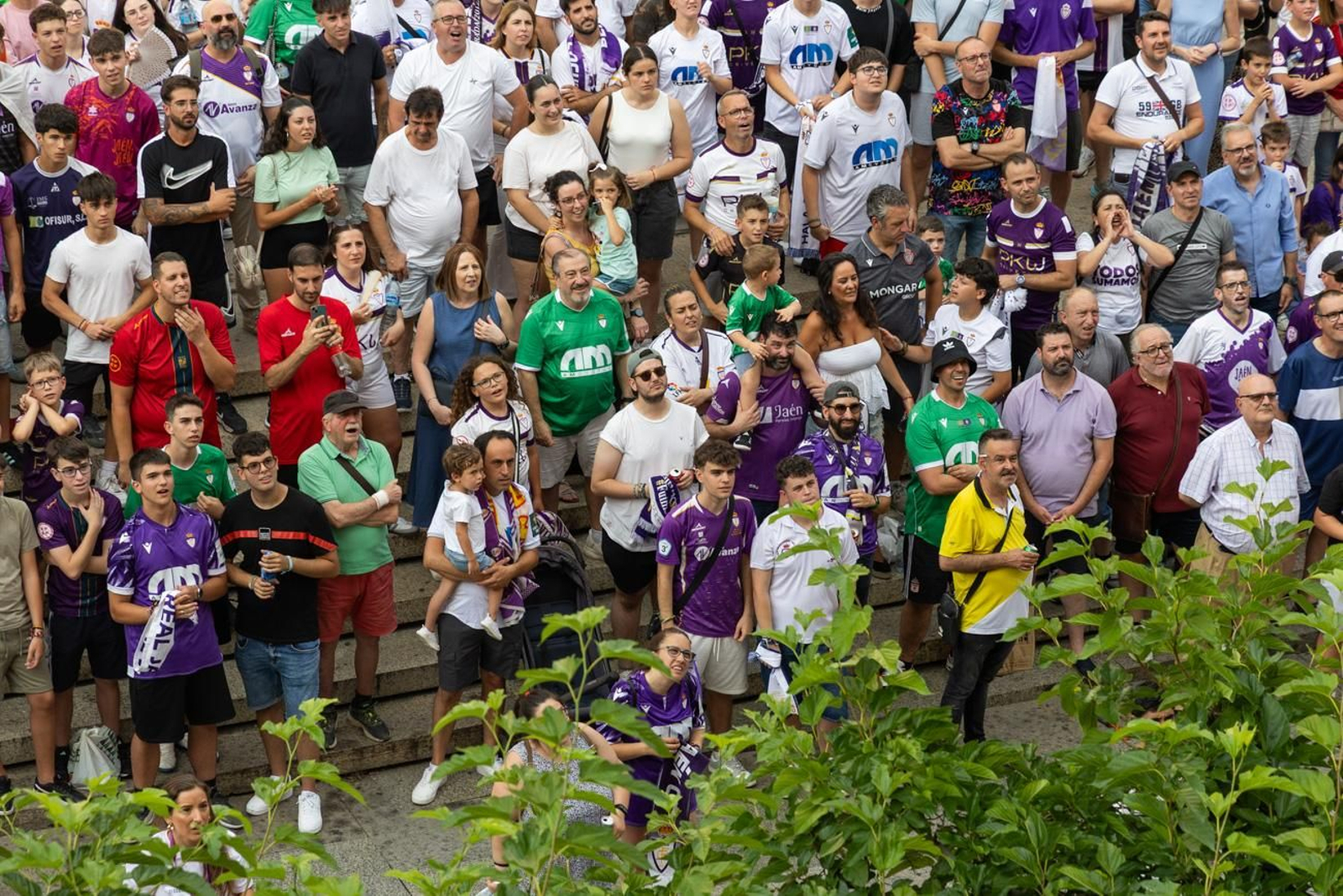 La fiesta por el ascenso del Real Jaén en La Plaza de Santa María y el Ayuntamiento