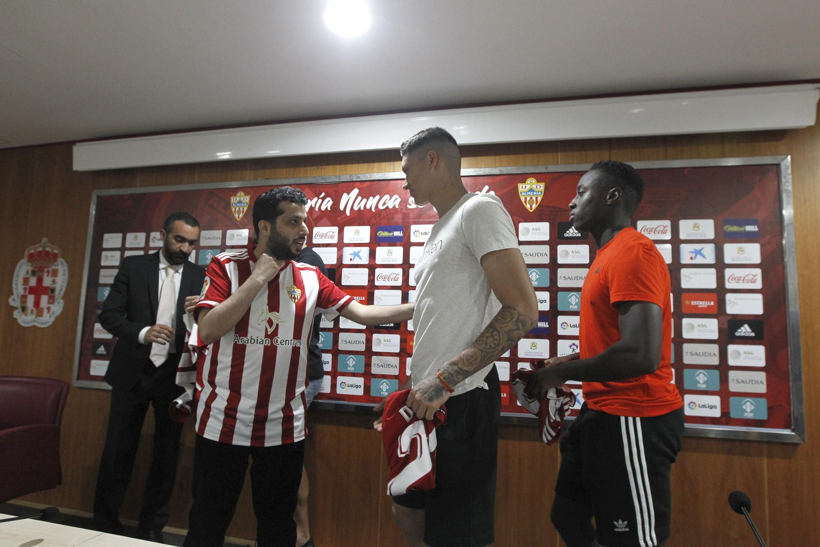 Fotogalería rueda de prensa dueño U.D. Almería, Turki Al-Sheik