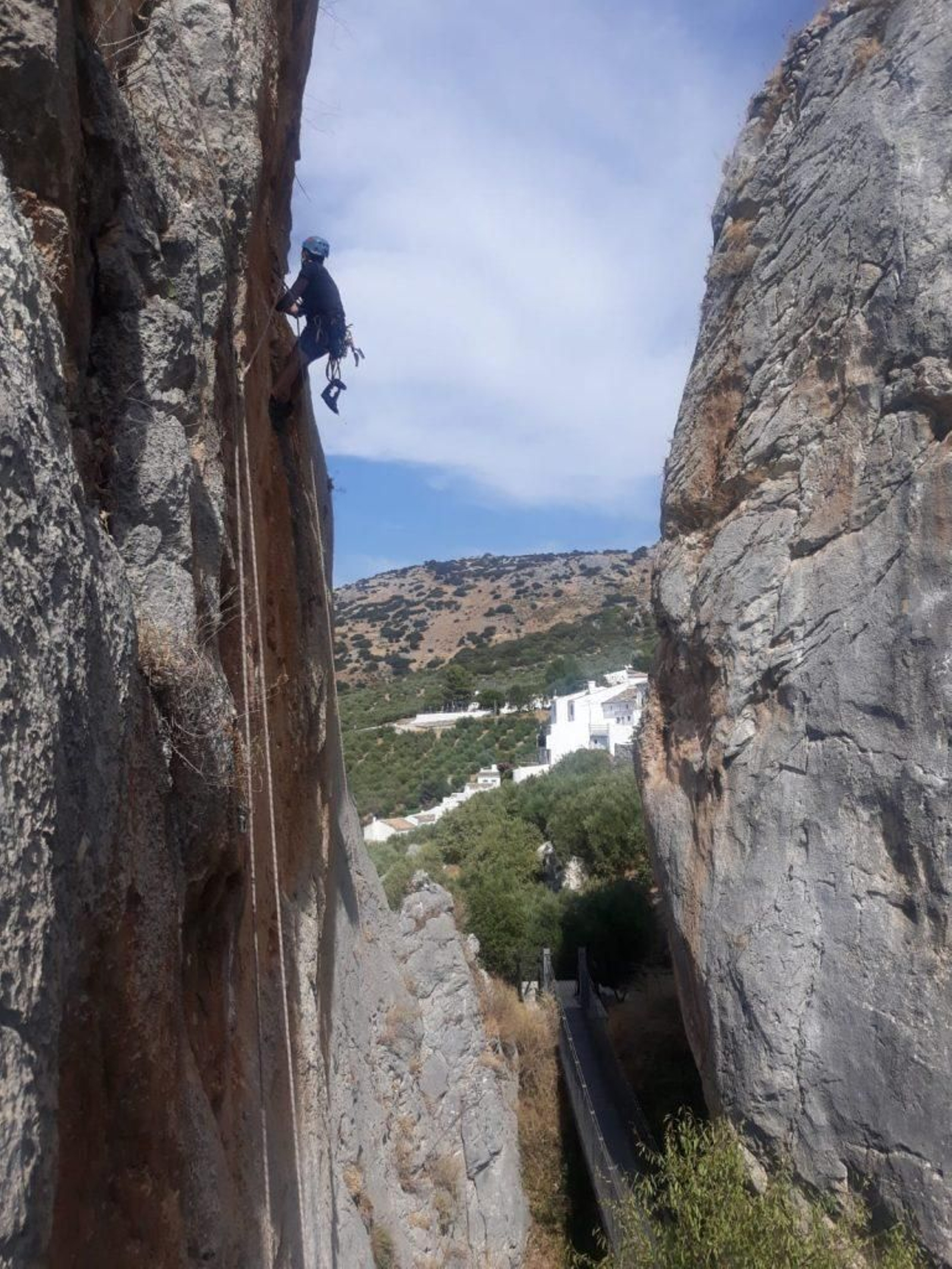 Un escalador, en la Subbética.