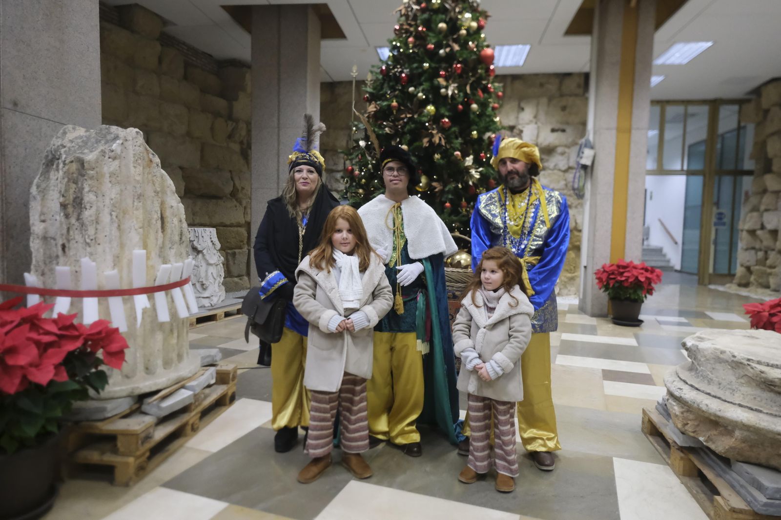 El Cartero Real de Córdoba recoge las ilusiones de los más pequeños, en imágenes