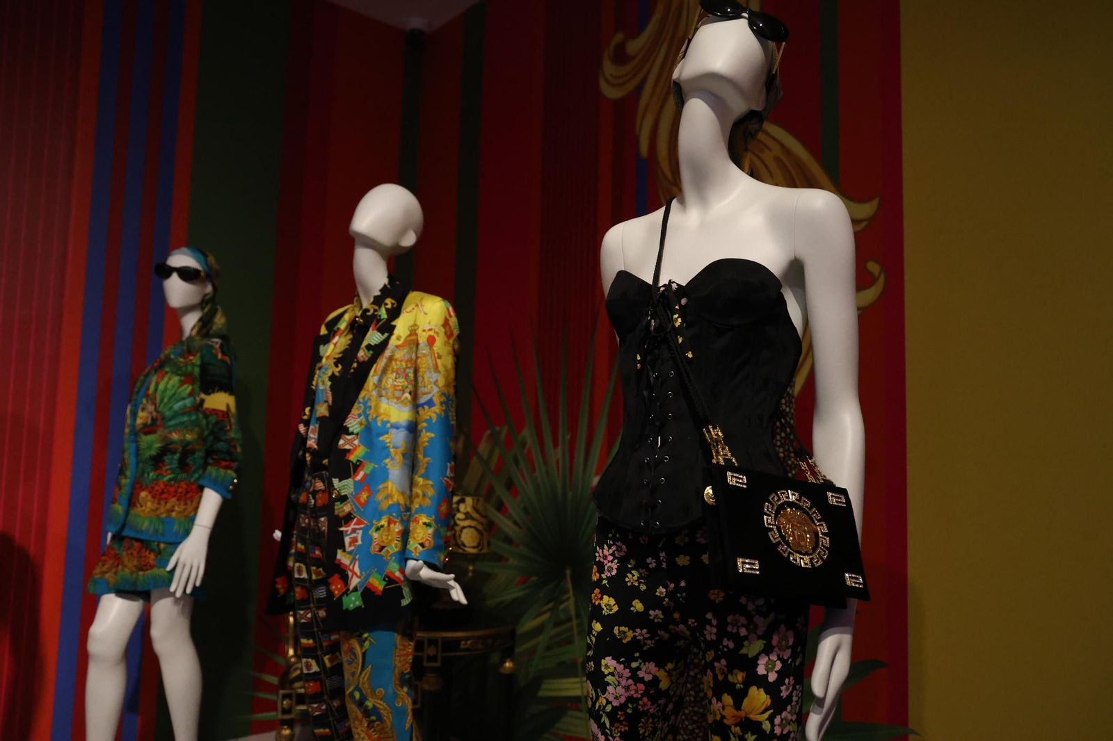 Todos los detalles de la exposición de Versace en Málaga, en imágenes