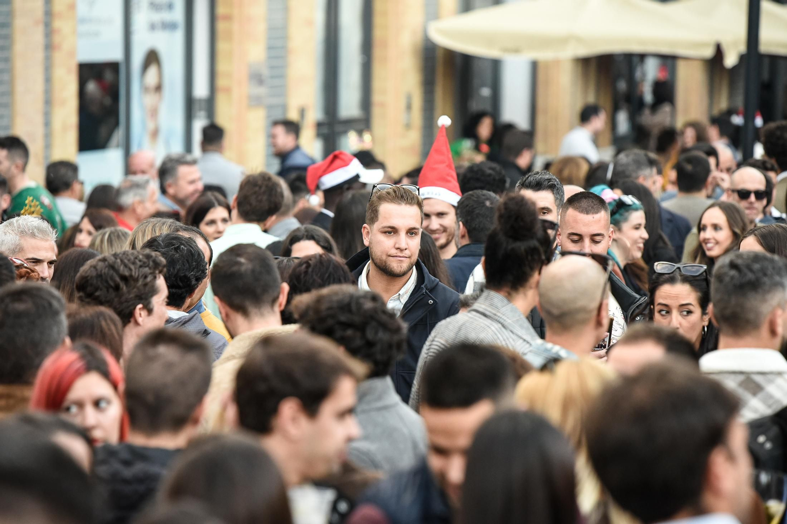 Imágenes de las celebraciones en el centro de Huelva la tarde del 24