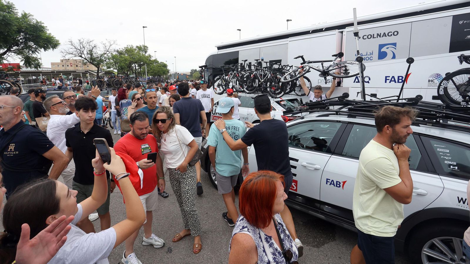 Así fue la salida de la Vuelta España desde Carrefour Sur en Jerez