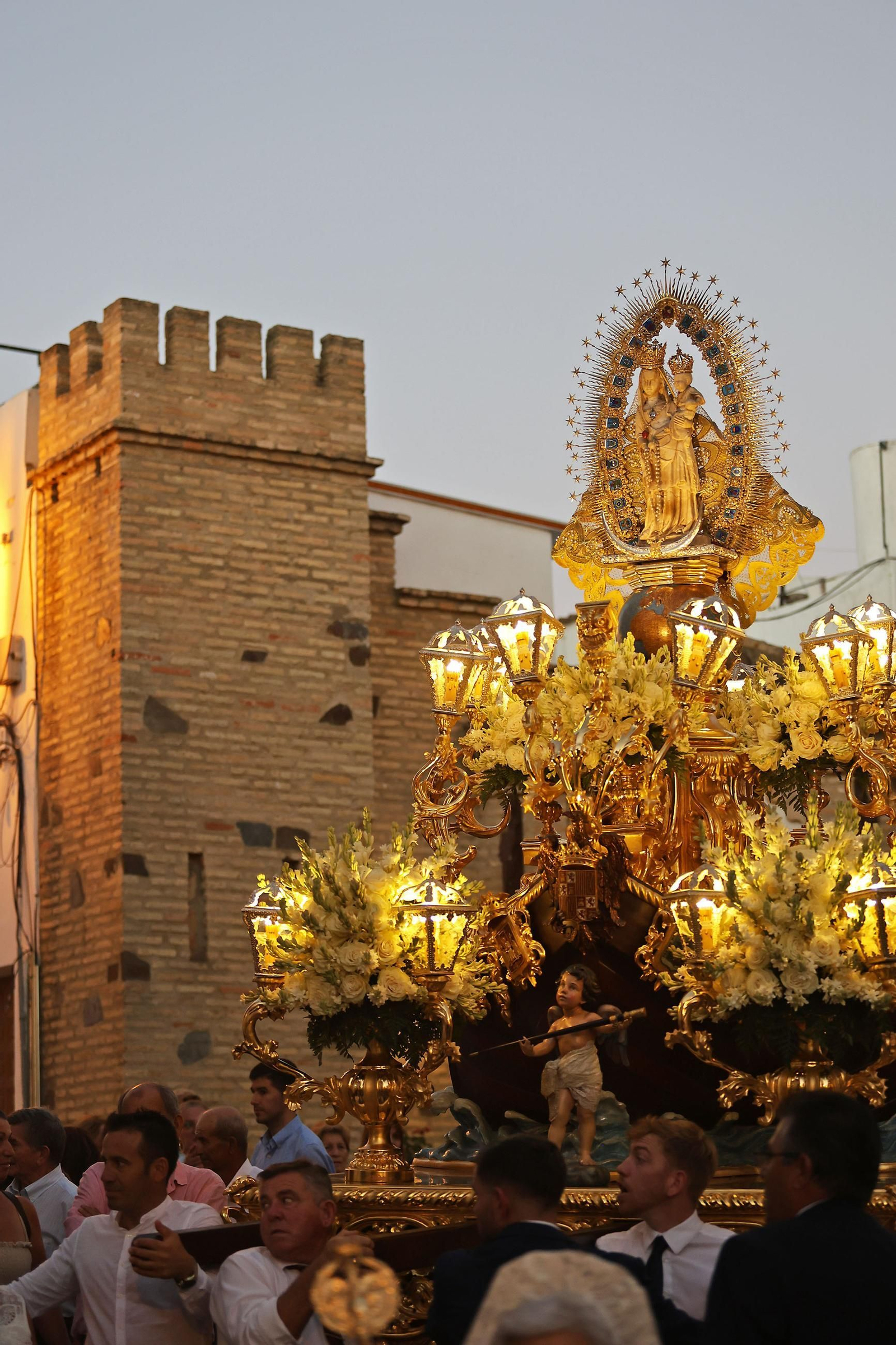 Imágenes de la procesión de Nuestra Señora de los Milagros en Palos de la Frontera Imágenes de la procesión de Nuestra Señora de los Milagros en Palos de la Frontera