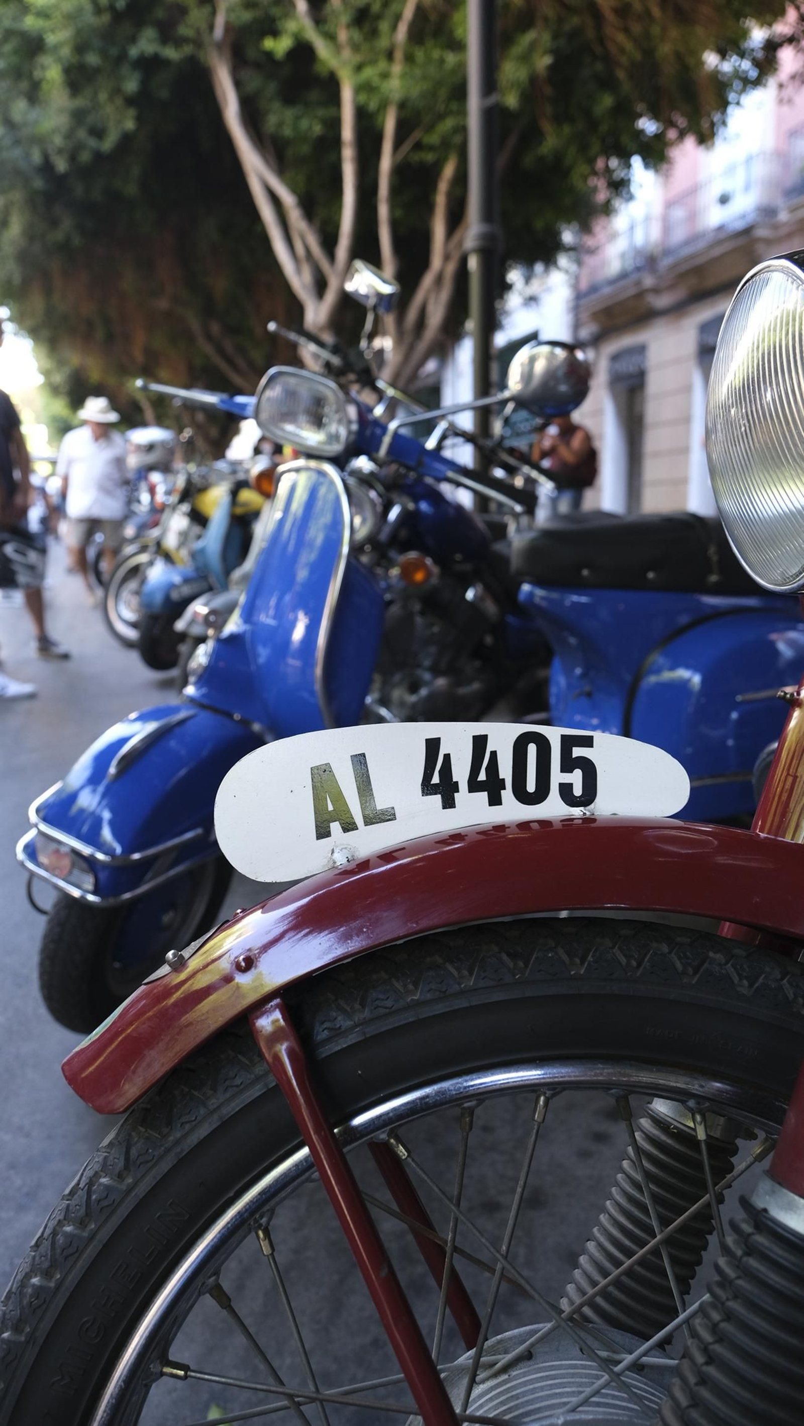 Las motos antiguas dan brillo a la Feria de Almería