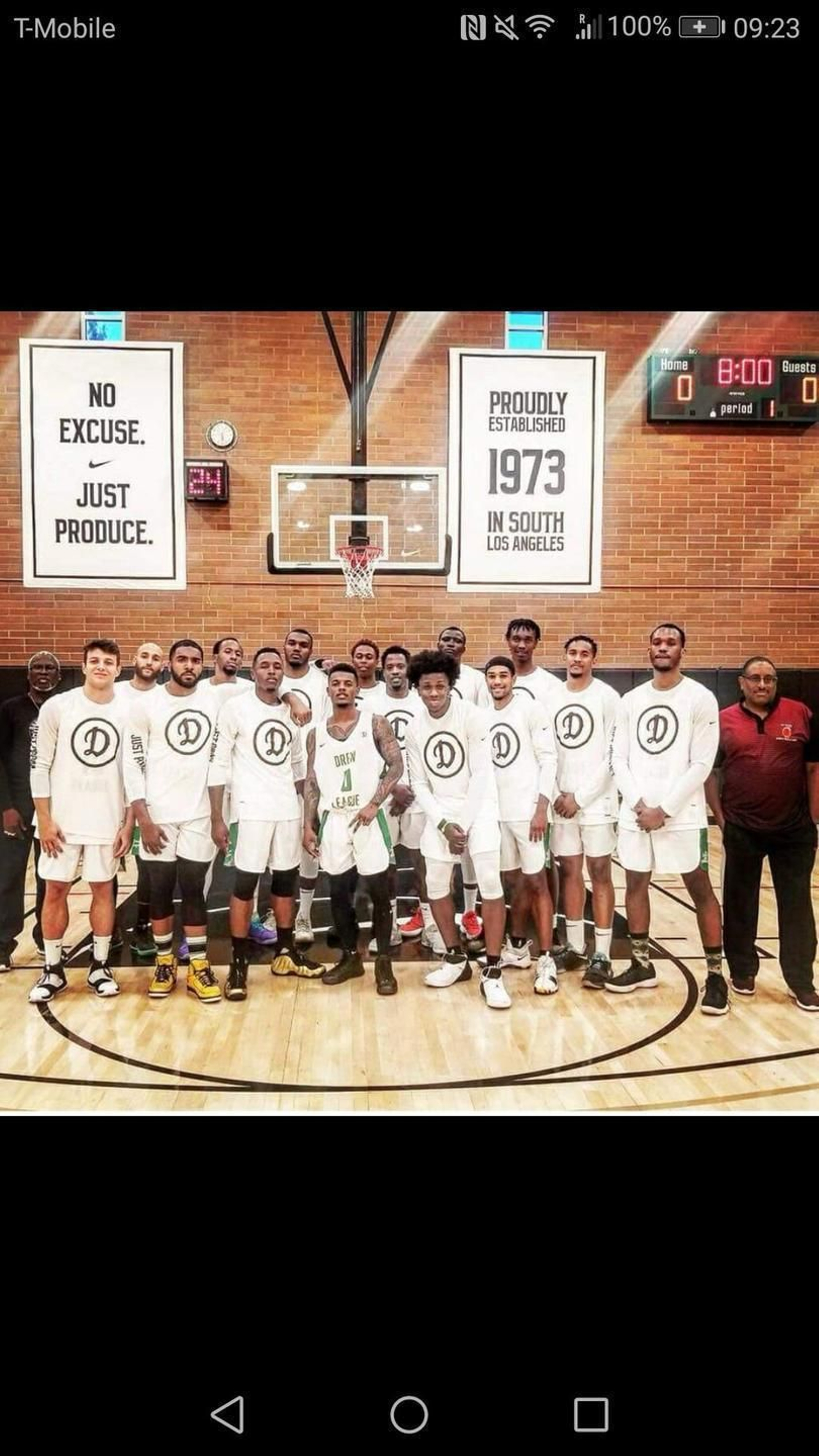 El joven almeriense -a la izquierda- participa este verano en la Drew League.