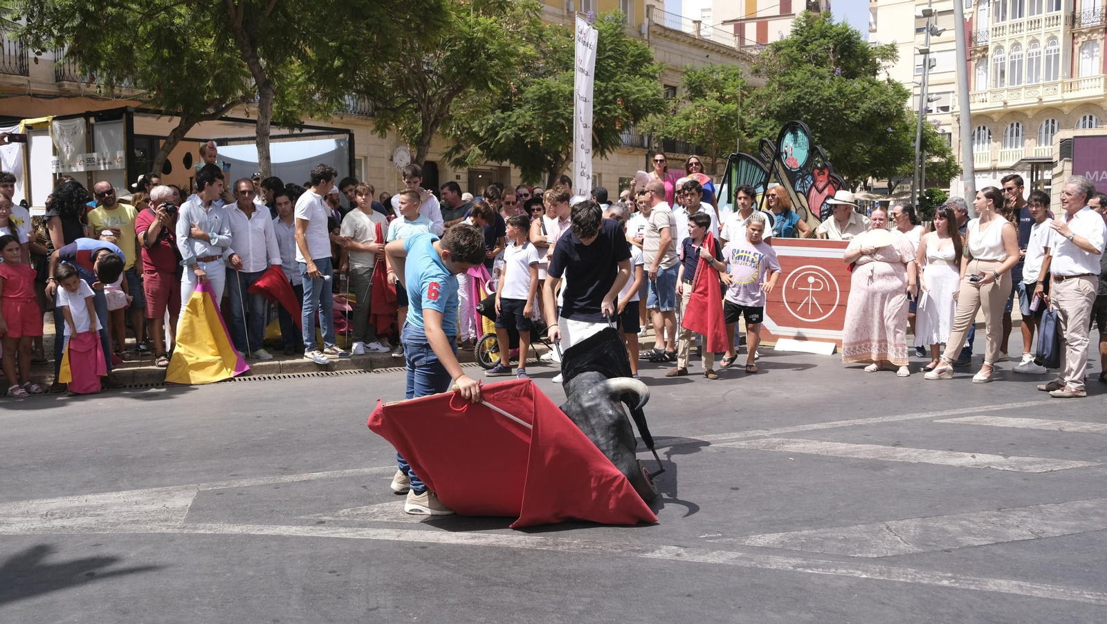 Exhibición de toreo de salón de la Escuela Taurina de Almería, en imágenes
