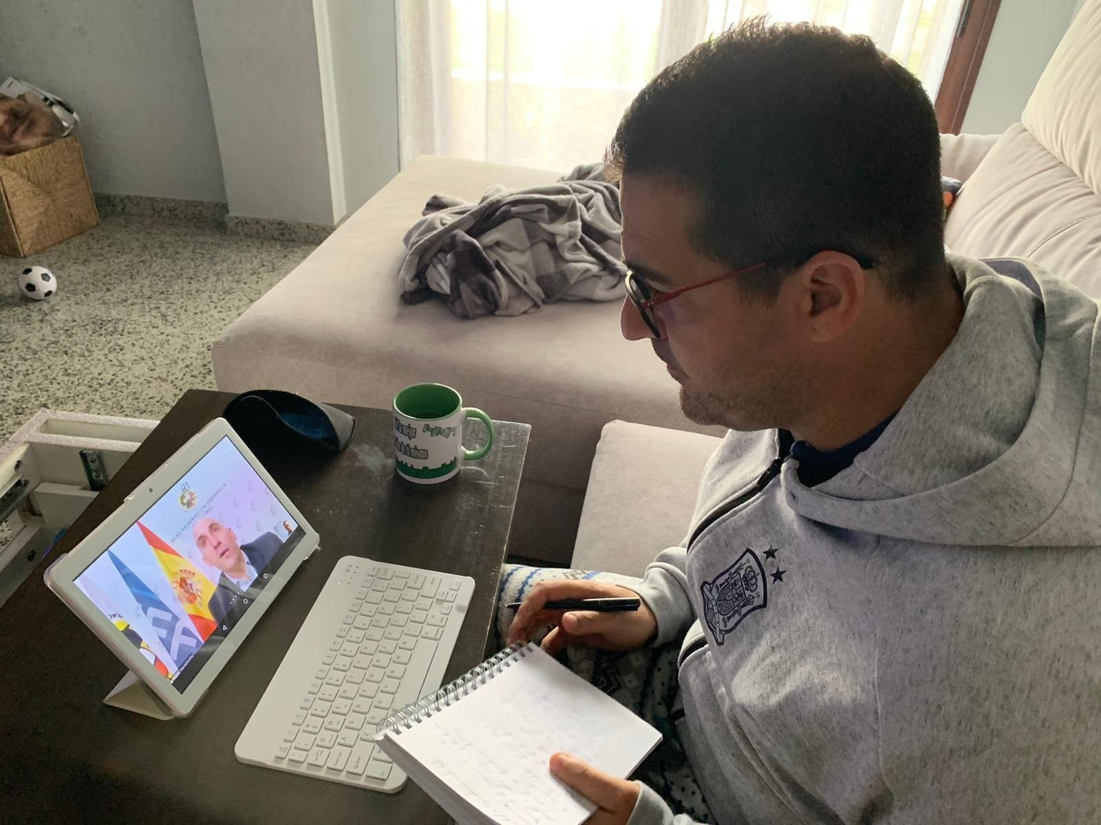 Pablo Lozano, en una reunión telemática con Luis Rubiales.