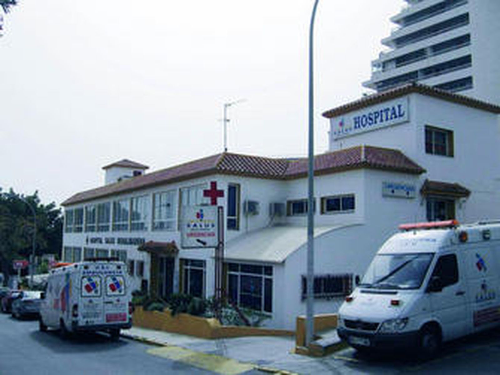 Imagen de la fachada de la clínica Salus de Benalmádena.