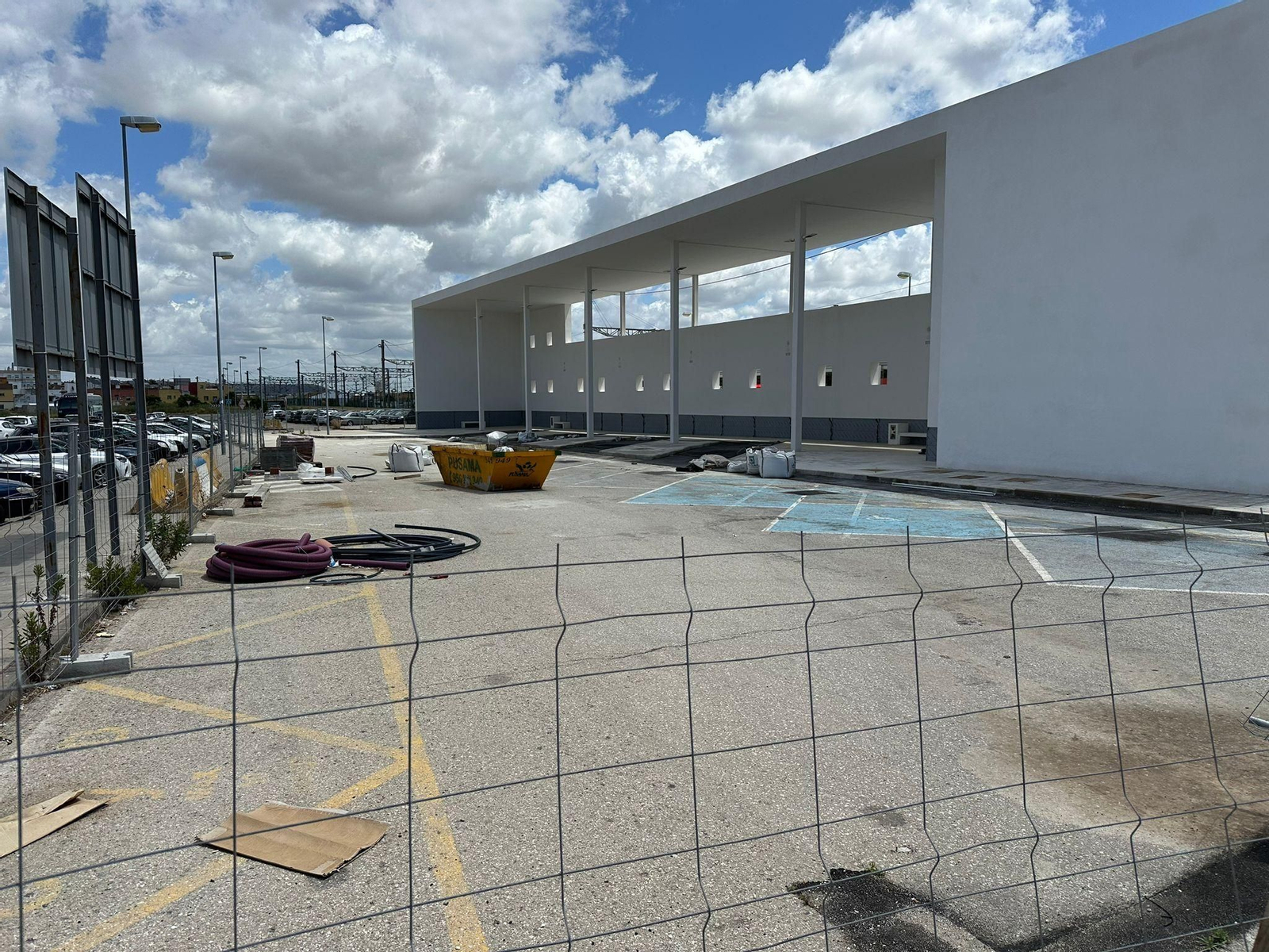 El edificio del apeadero de autobuses de El Puerto, aún en obras.