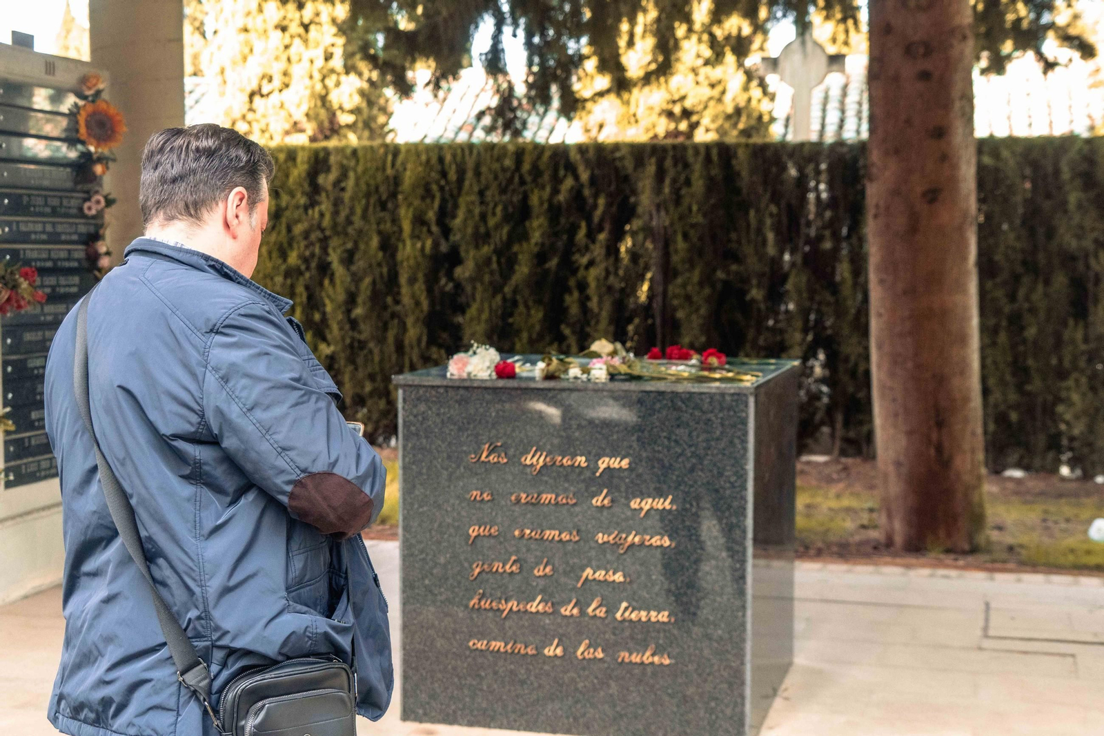 Las imágenes del Día de los Santos en el cementerio de Granada