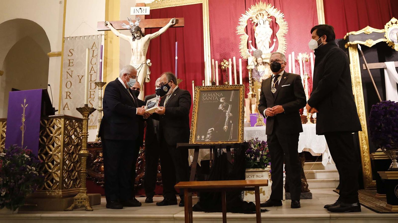Las fotos de la presentación  del cartel oficial de la Semana Santa de Algeciras y la entrega de la Palma Cofrade