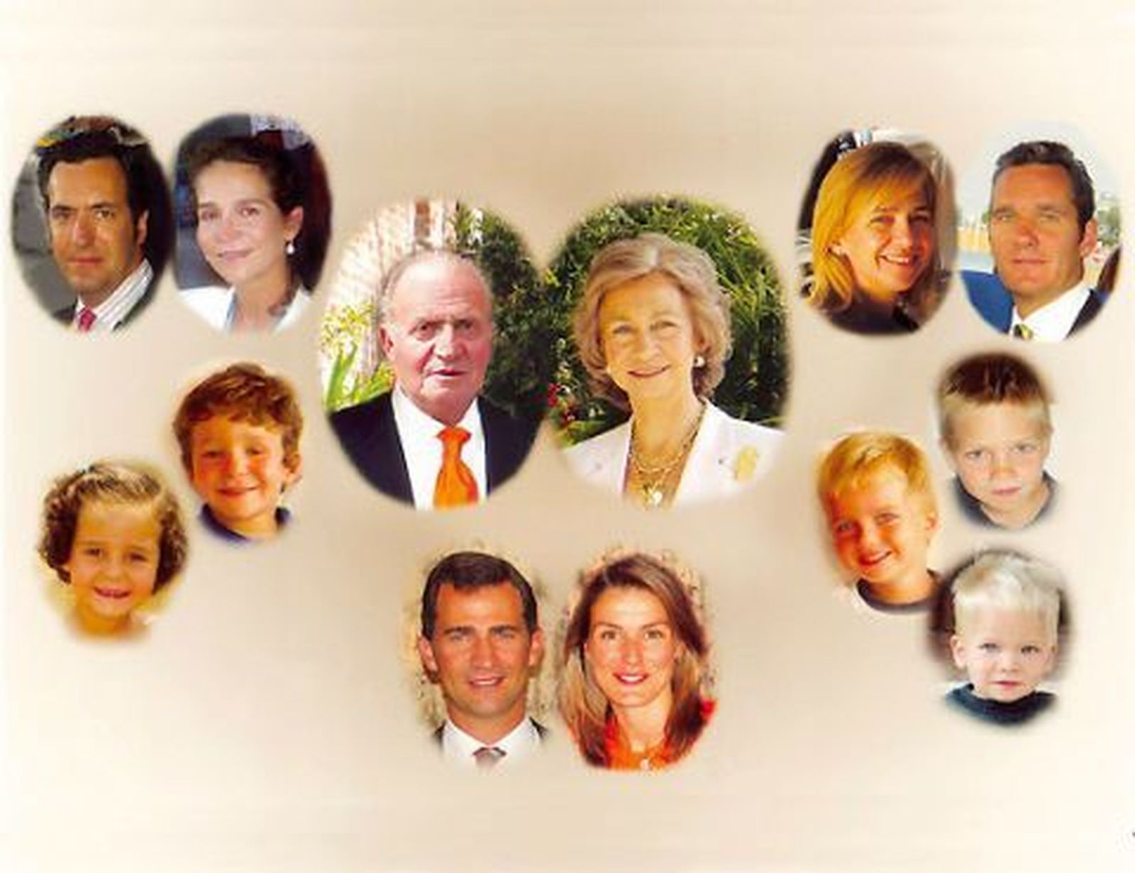 Los entonces Reyes Juan Carlos y Sofía felicitaron la Navidad en 2004 con jun curioso 'collage' de su familia.