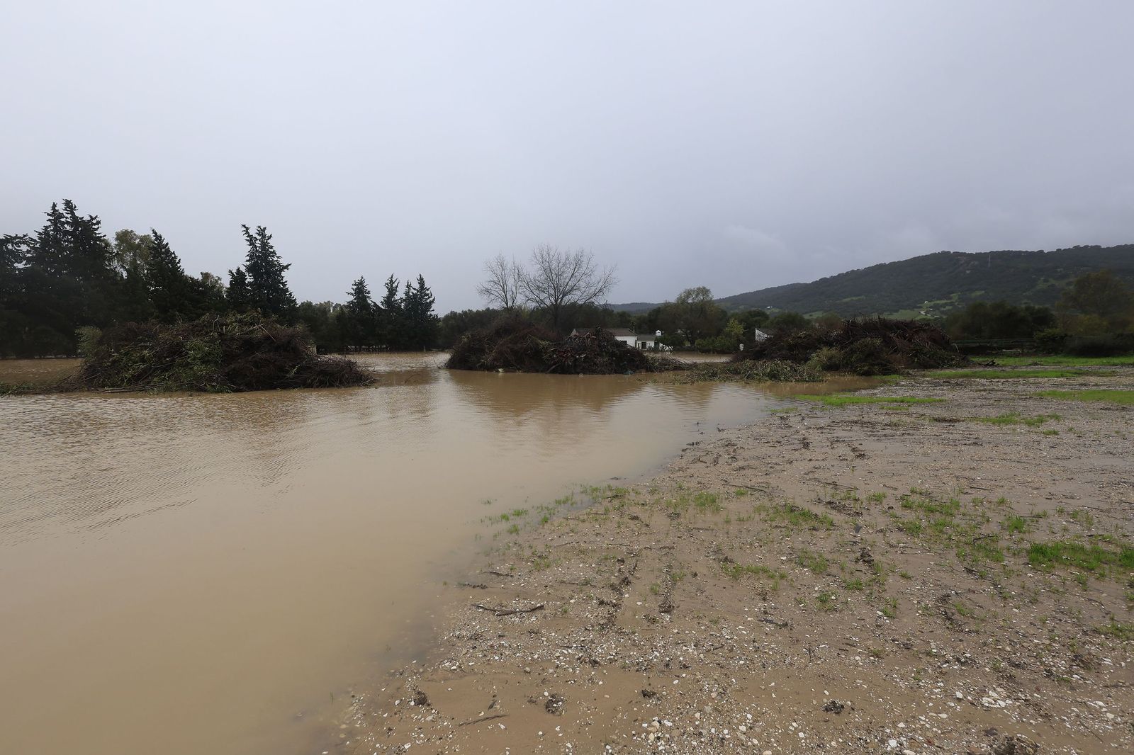 Fotos de las inundaciones y efectos de la borrasca Leonardo en Jimena y Tesorillo