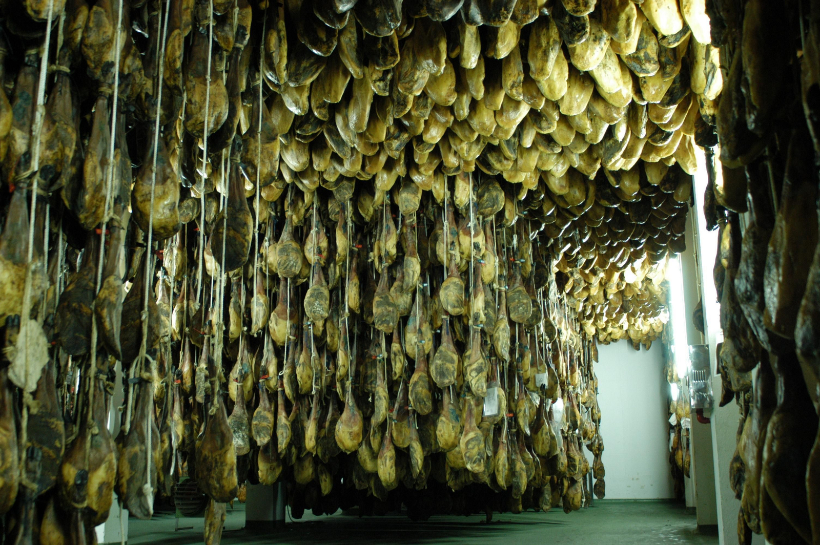 Imagen de archivo de un secadero de jamones de la provincia de Huelva.