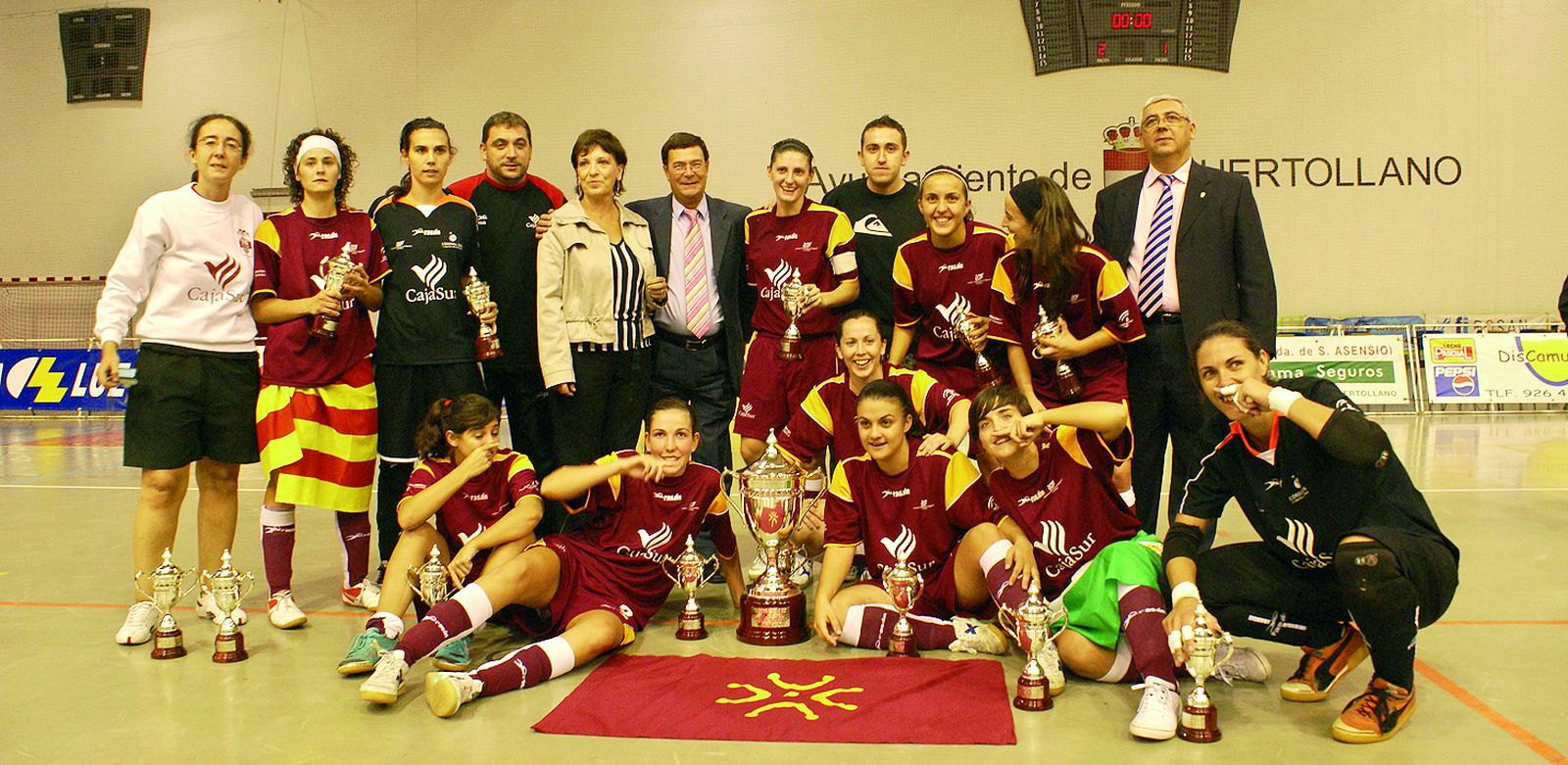 Inma Baena, primer por la izquierda, durante la celebración del título de la Supercopa de España.